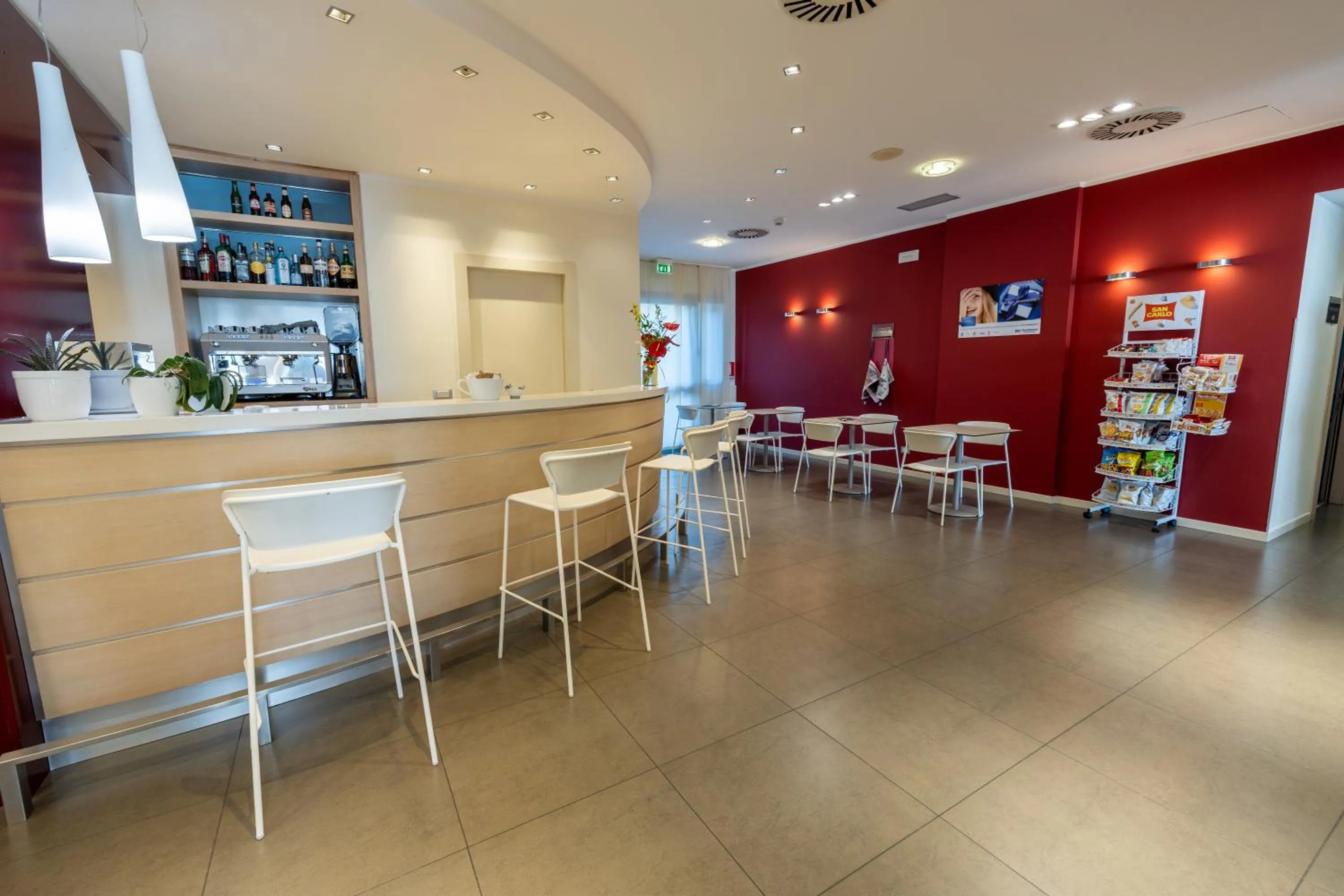 Lounge or bar in Best Western Palace Inn Hotel