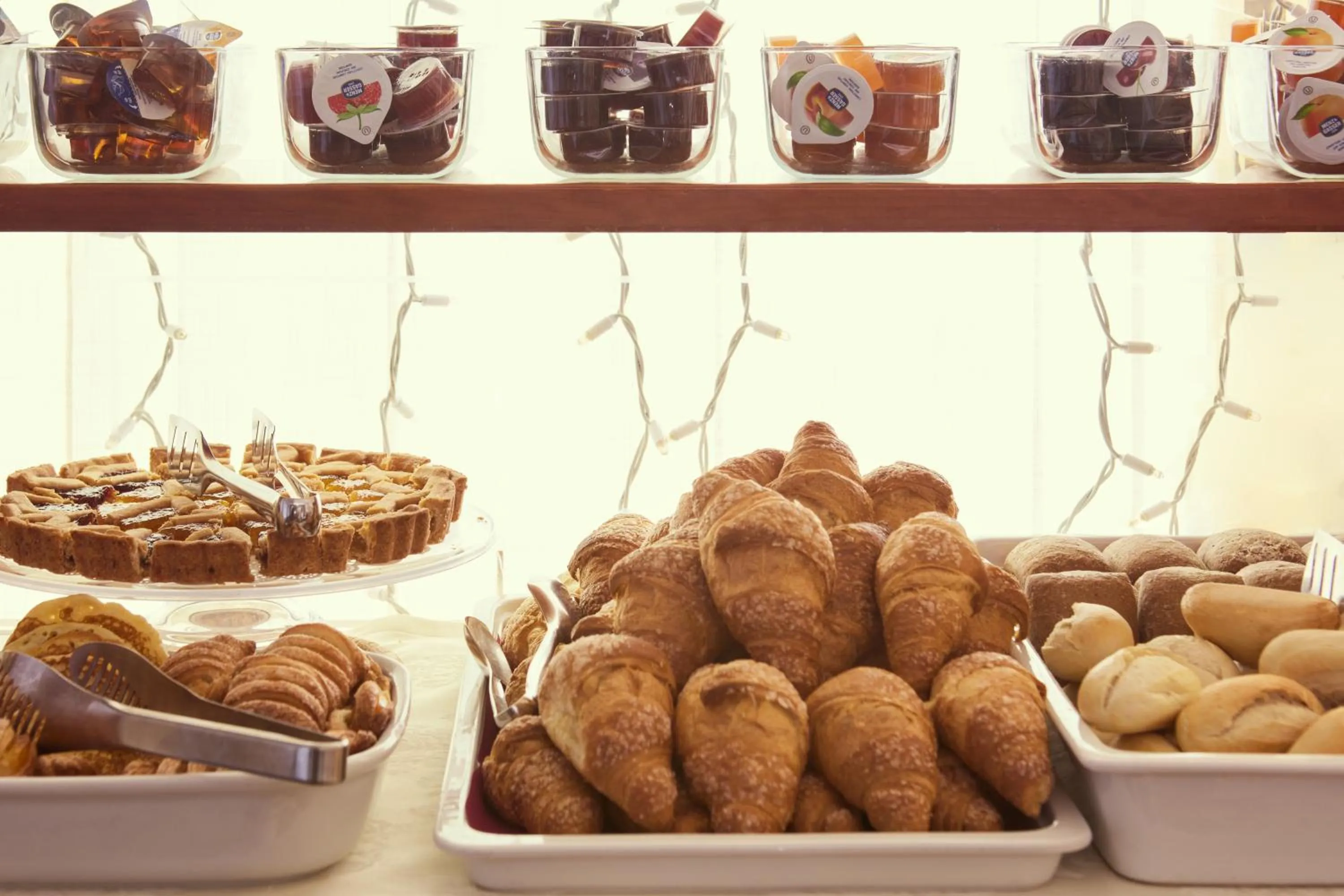 Breakfast in Hotel Commercio & Pellegrino