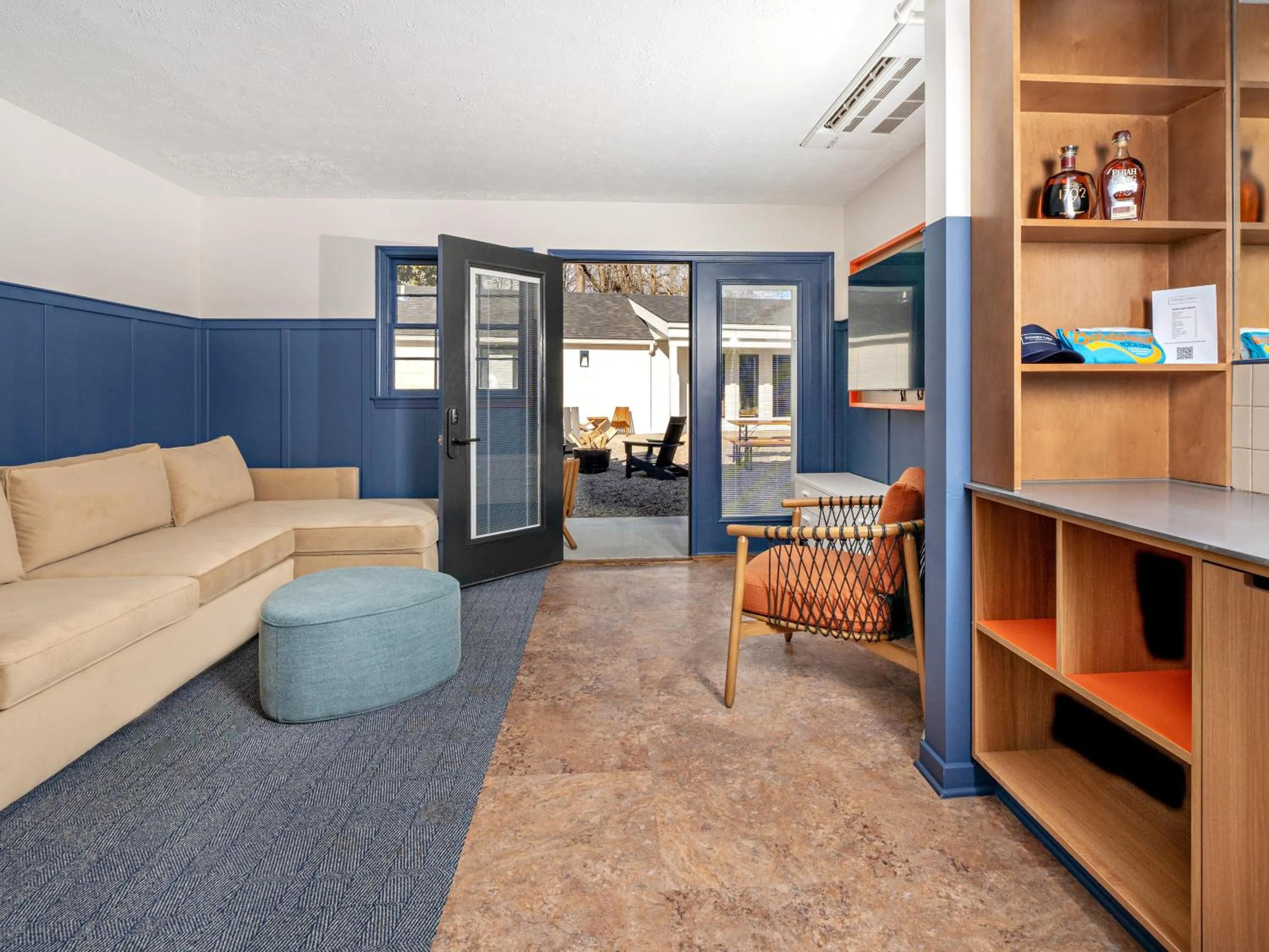 Living room in Bardstown Motor Lodge