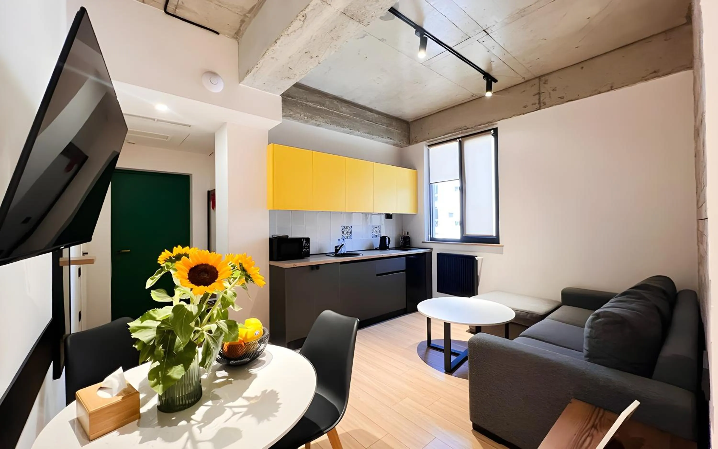 TV and multimedia in Rooms Apart Hotel by RED