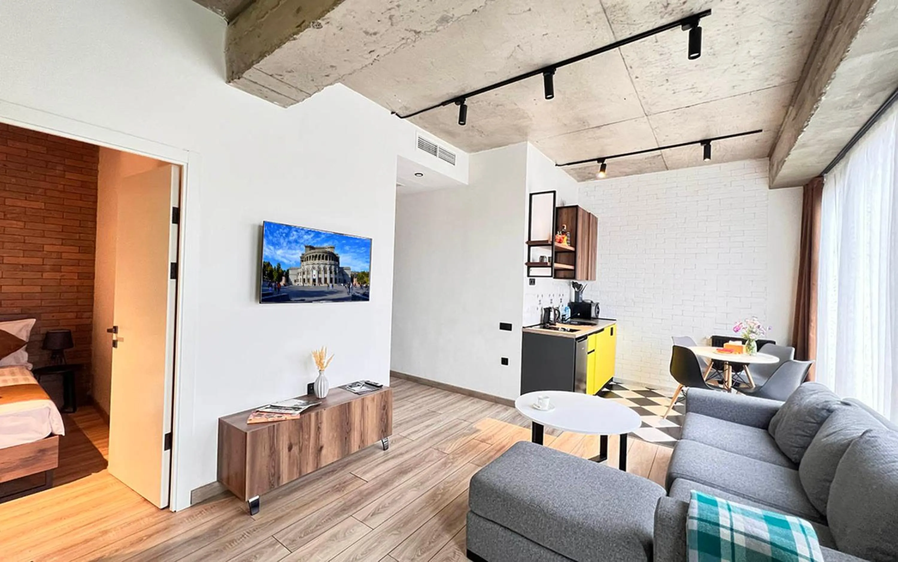 TV and multimedia, Bed in Rooms Apart Hotel by RED