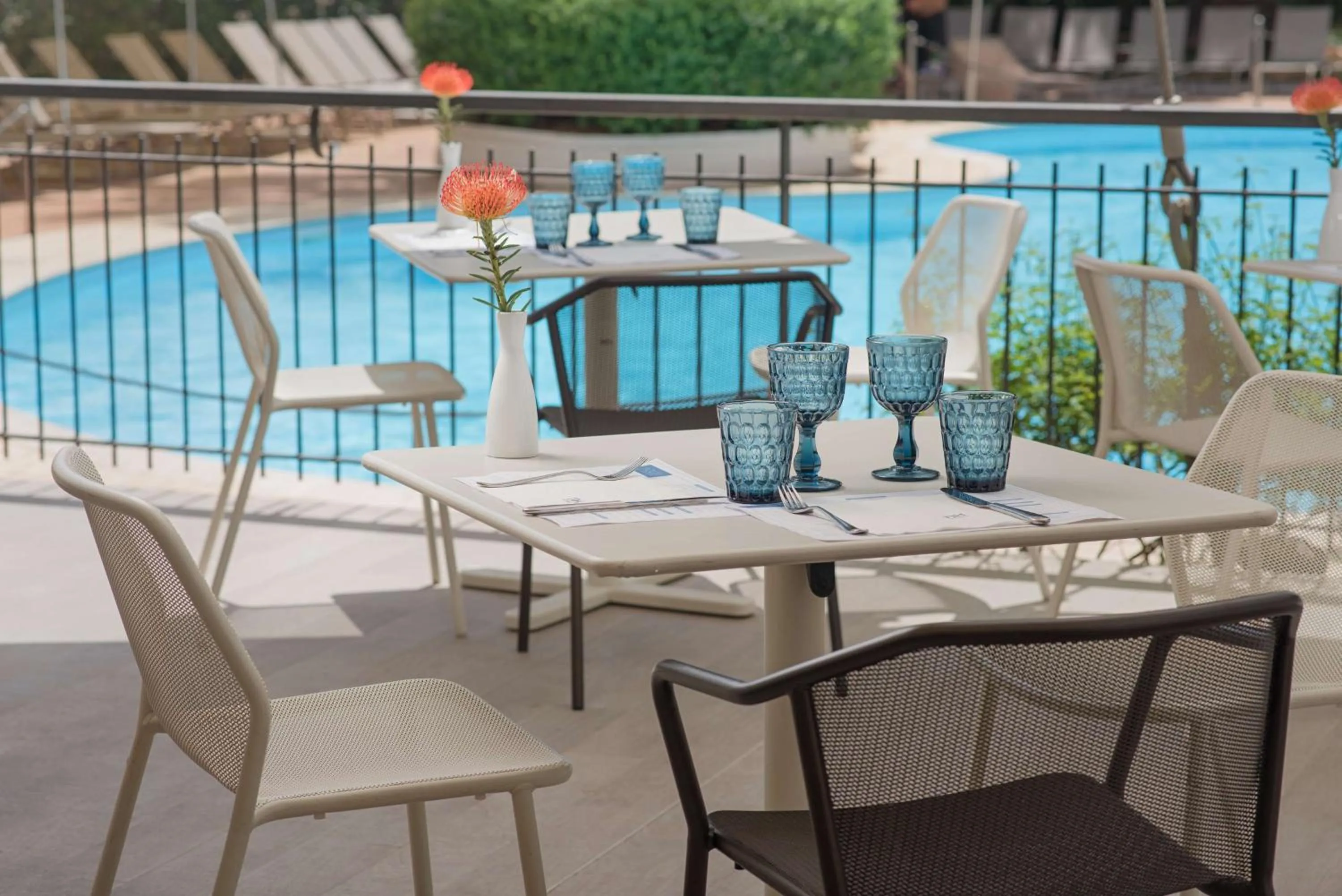 Pool view in NH Palermo