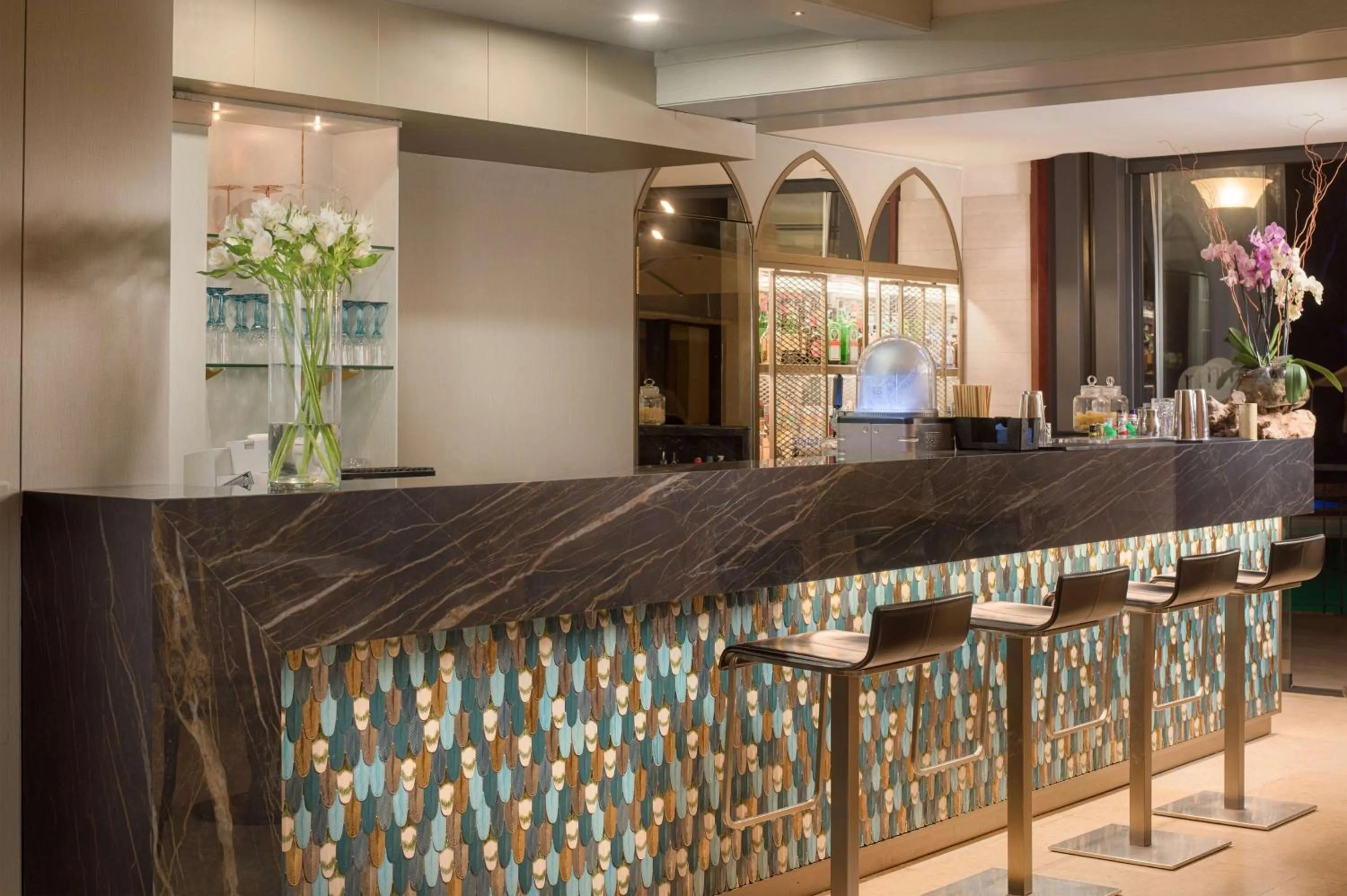 Lounge or bar in NH Palermo