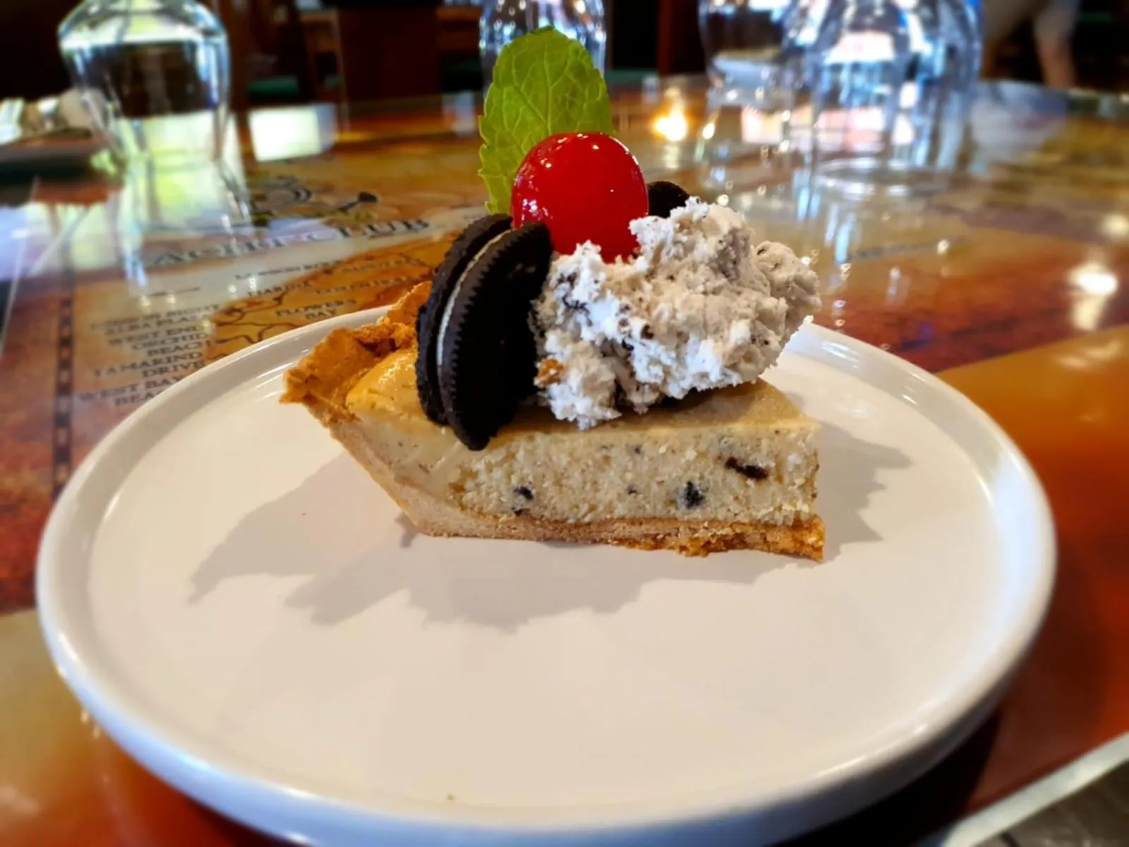 Restaurant/places to eat in Hotel and Dive Center Roatan Yacht Club