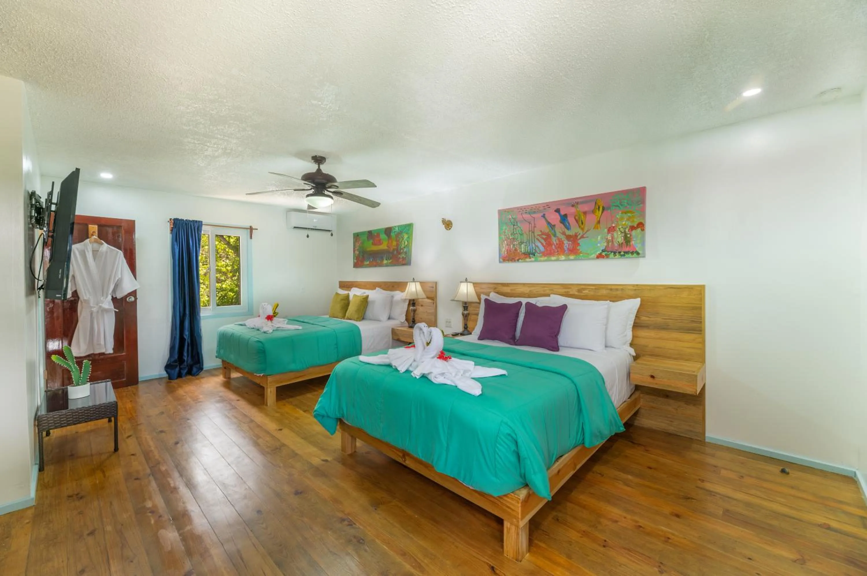 Bed in Hotel and Dive Center Roatan Yacht Club