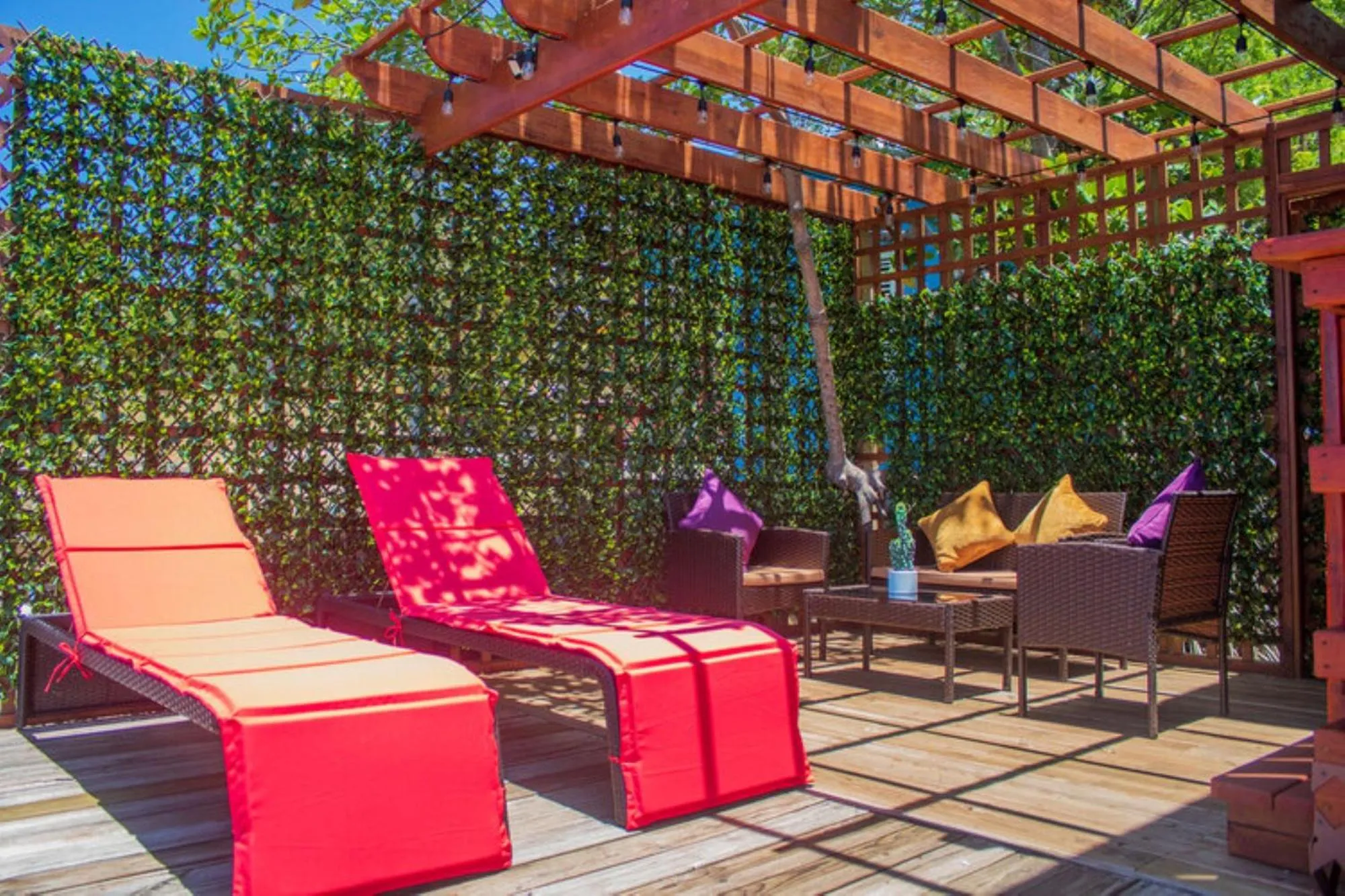 Patio in Hotel and Dive Center Roatan Yacht Club