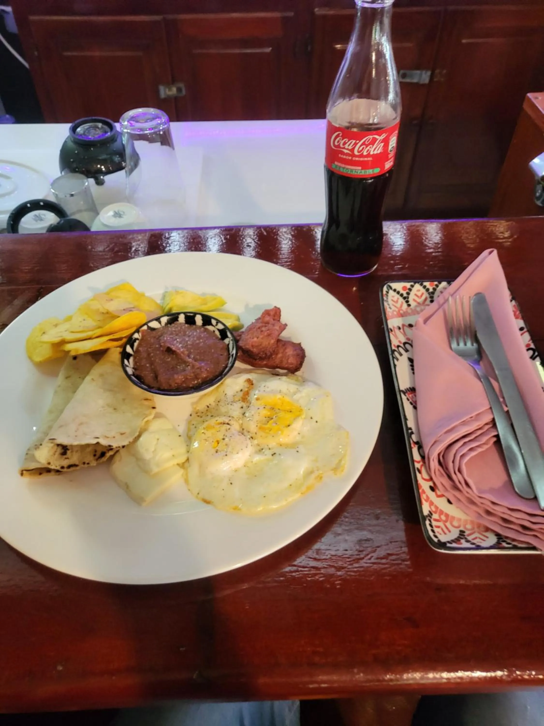 Breakfast in Hotel and Dive Center Roatan Yacht Club