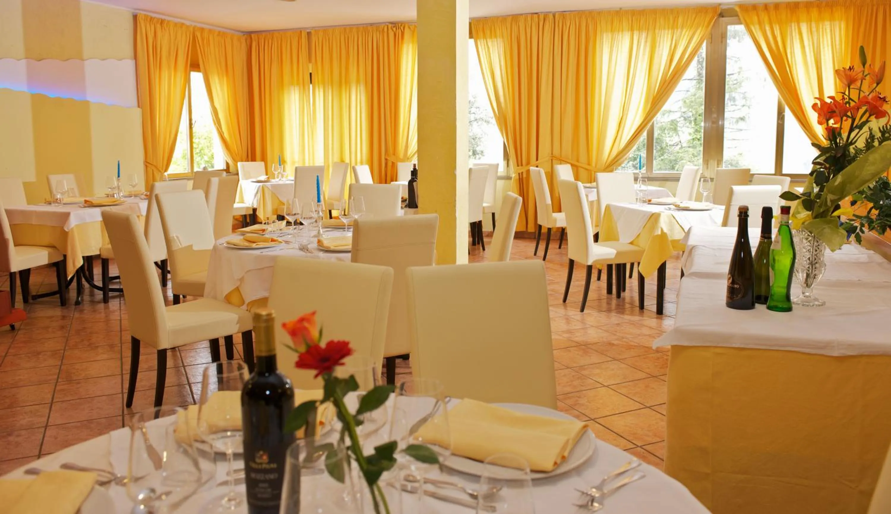 Restaurant/places to eat in Hotel La Meridiana