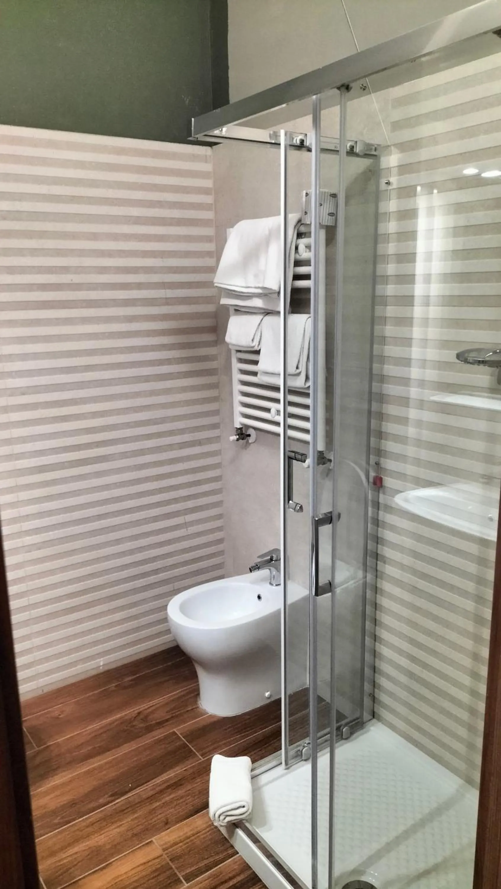 Shower in Hotel La Meridiana
