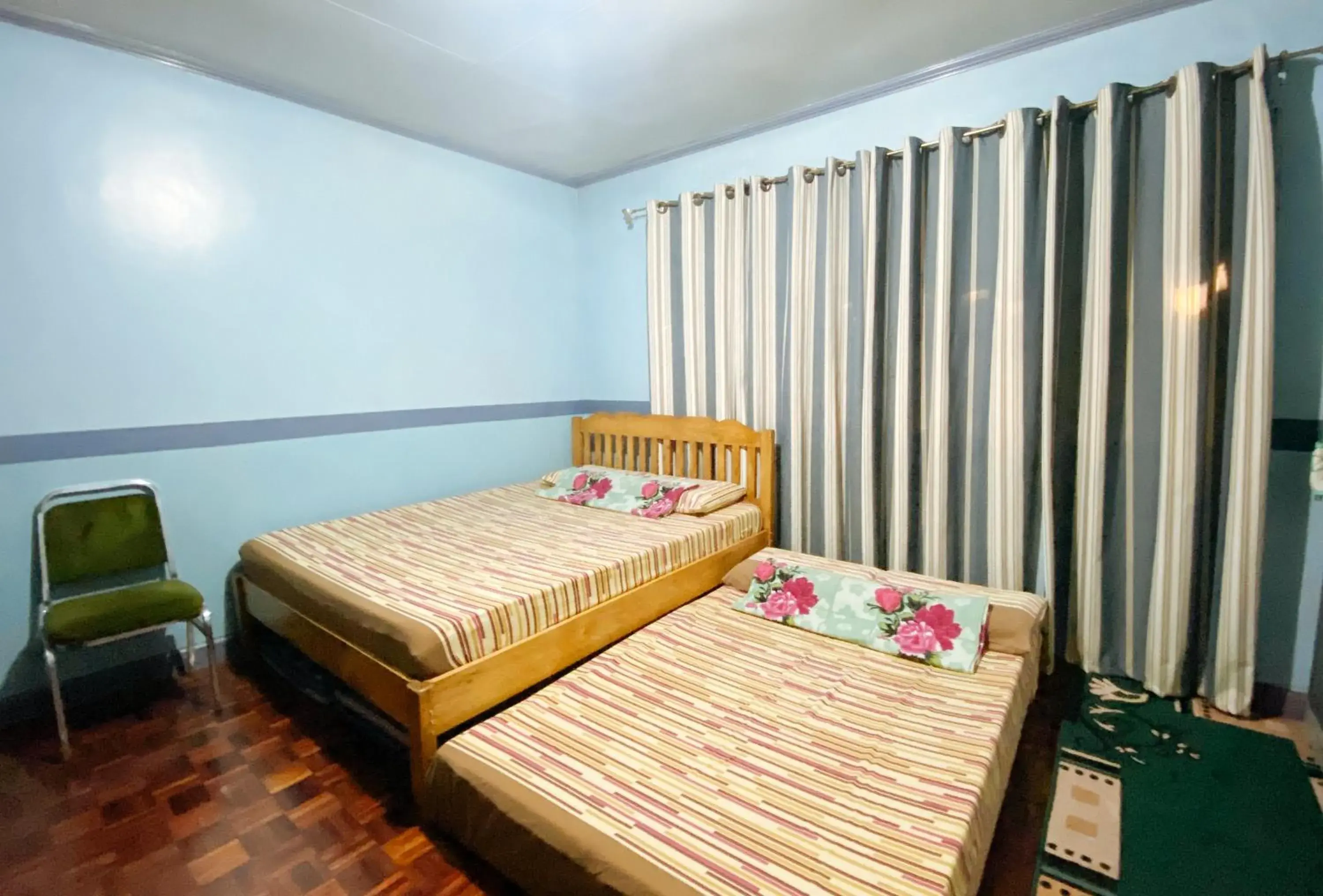 Quadruple Room in RedDoorz Hostel at MRC Residences Baguio Quadruple Room in RedDoorz Hostel at MRC Residences Baguio