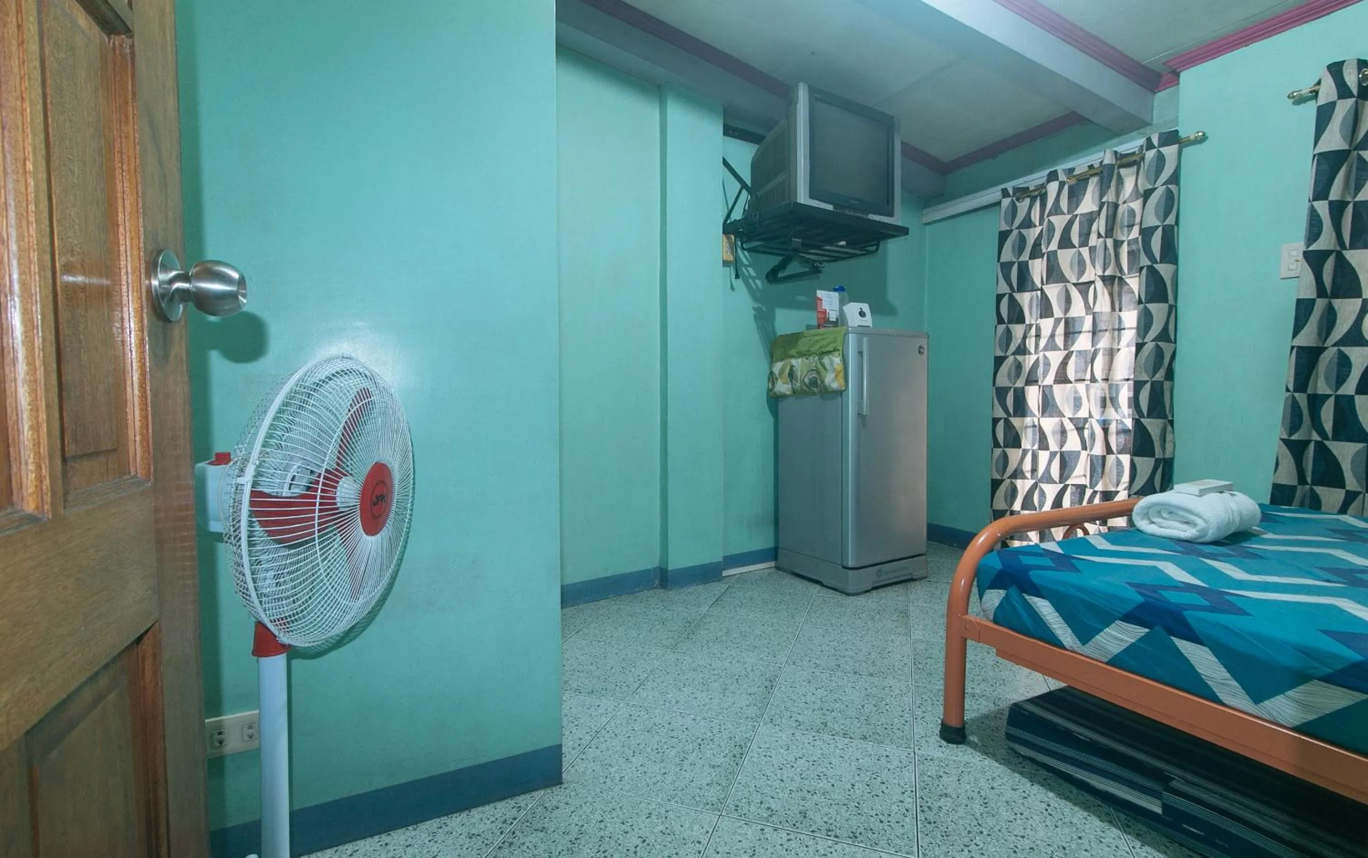 Bedroom, Bed in RedDoorz Hostel at MRC Residences Baguio