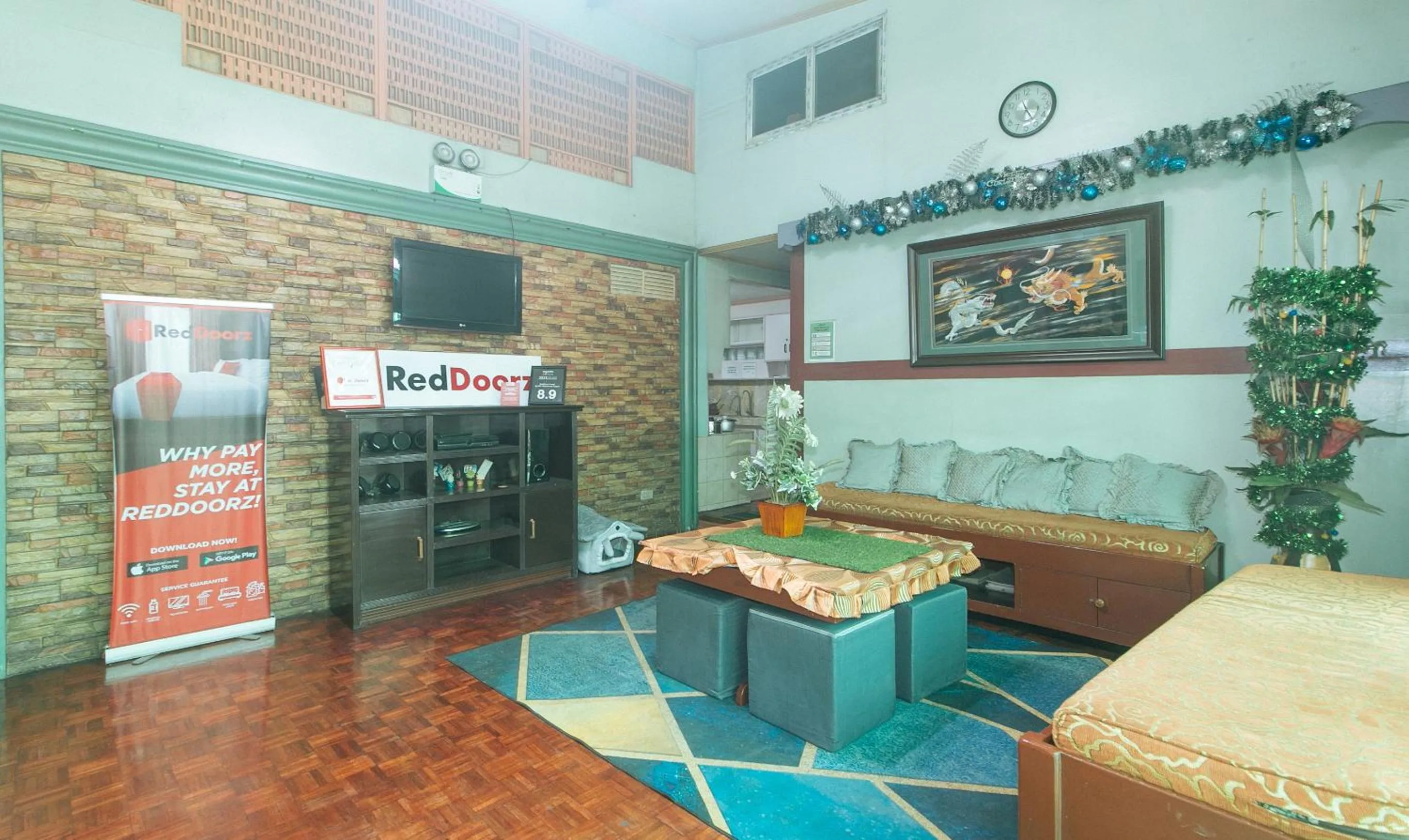 Seating area in RedDoorz Hostel at MRC Residences Baguio