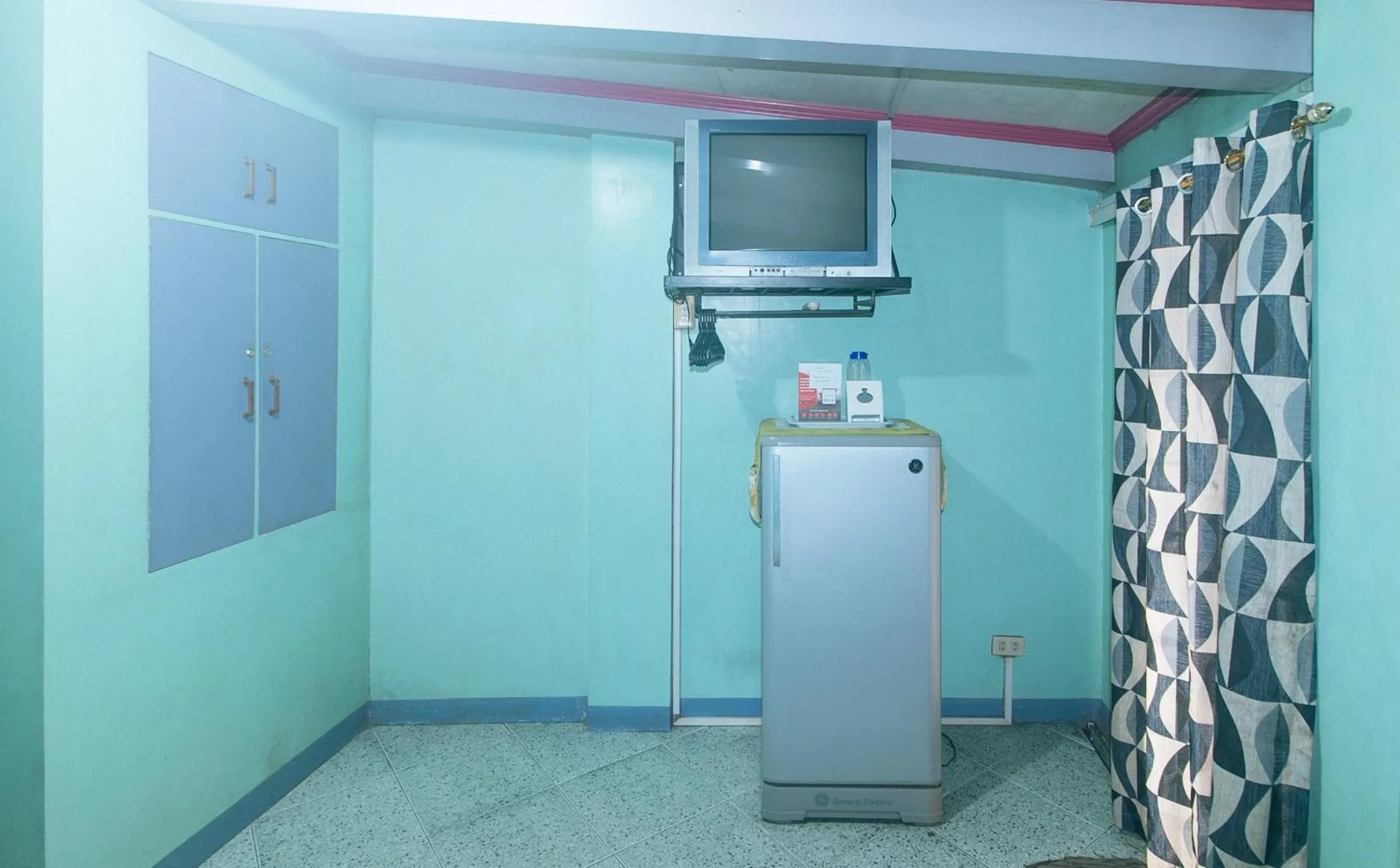 TV and multimedia in RedDoorz Hostel at MRC Residences Baguio