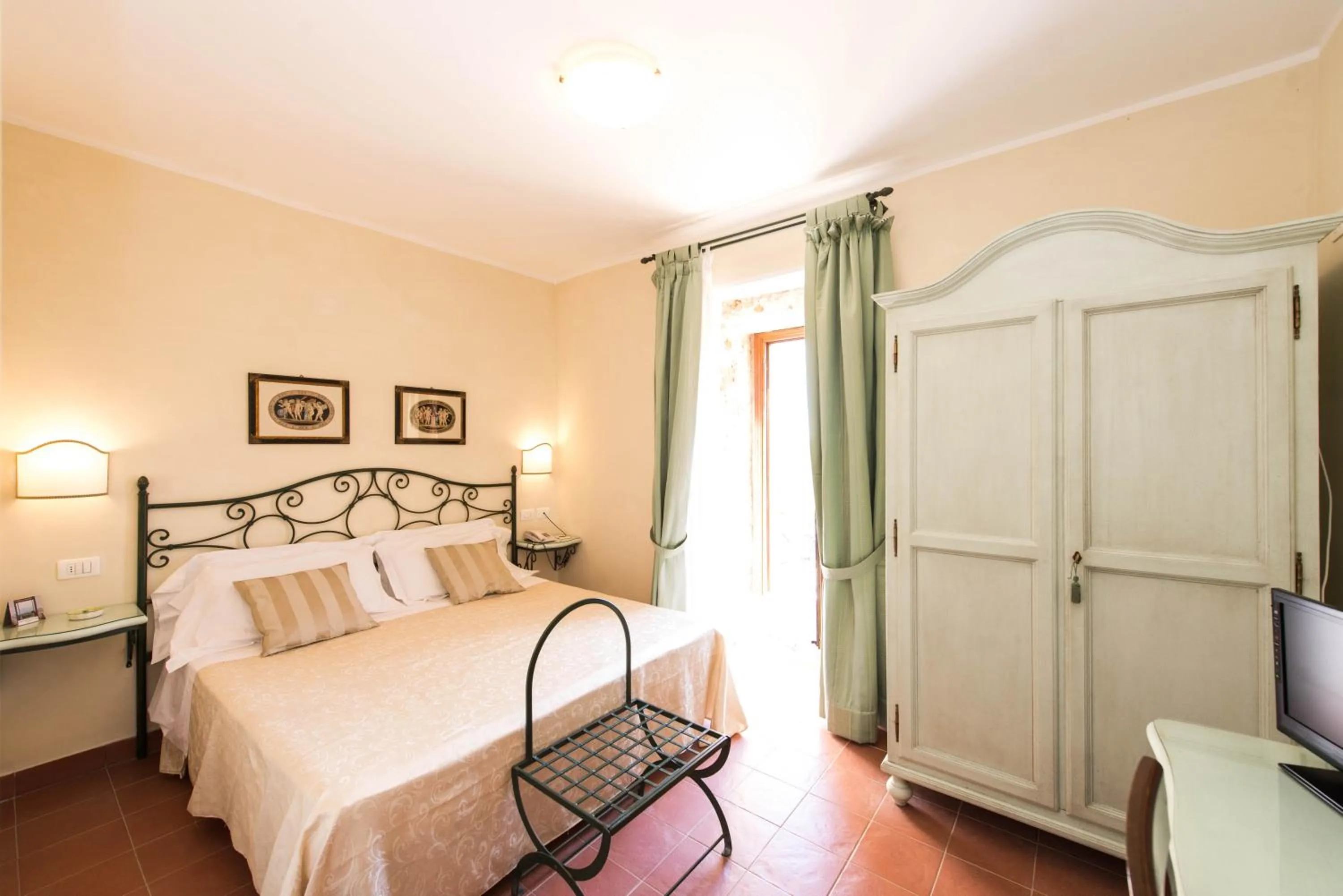 Photo of the whole room, Bed in Hotel Villa Favorita