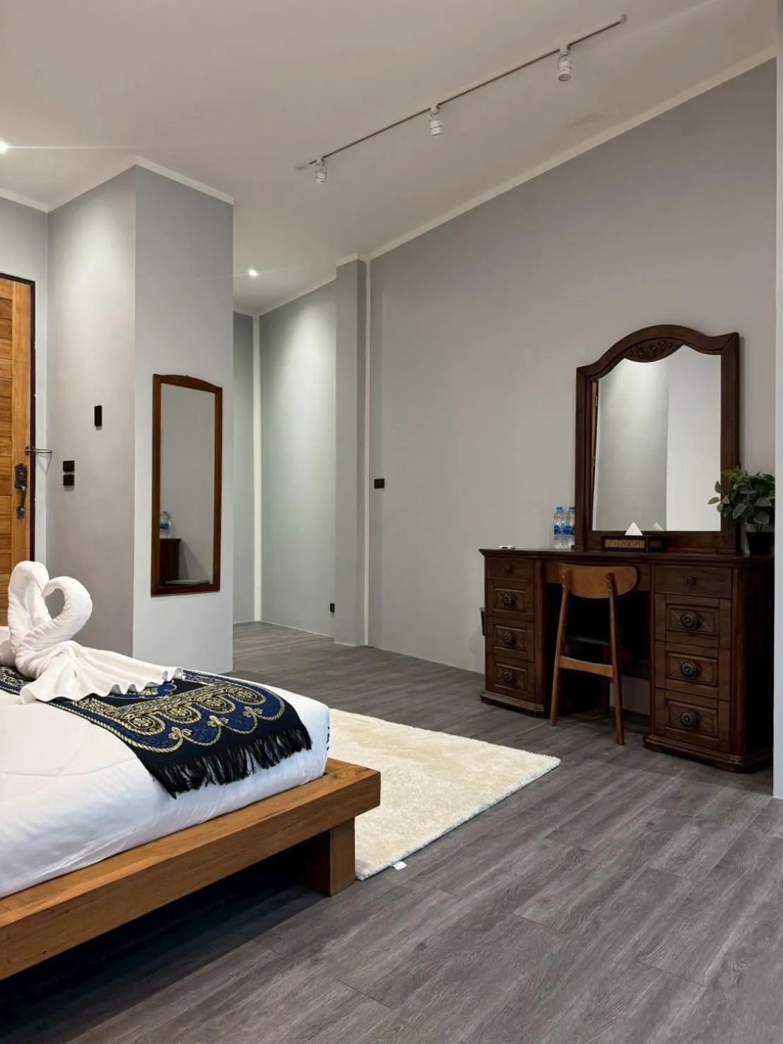 Photo of the whole room, Bed in Usman Halal Home