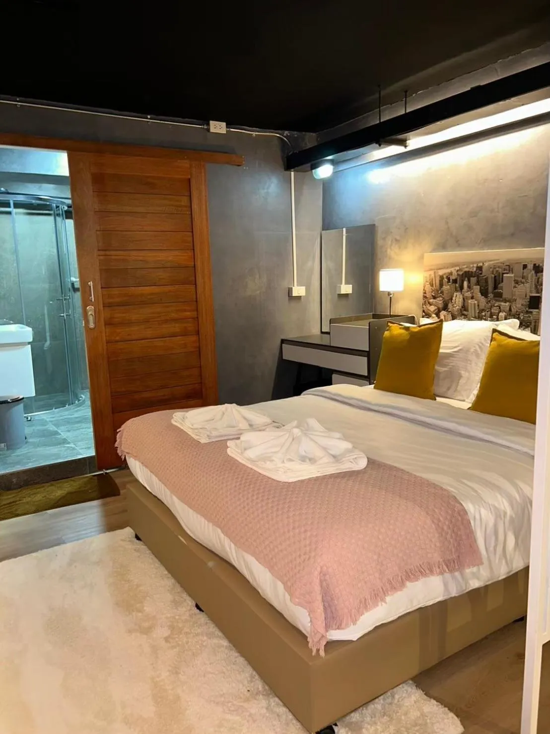 Photo of the whole room, Bed in Usman Halal Home