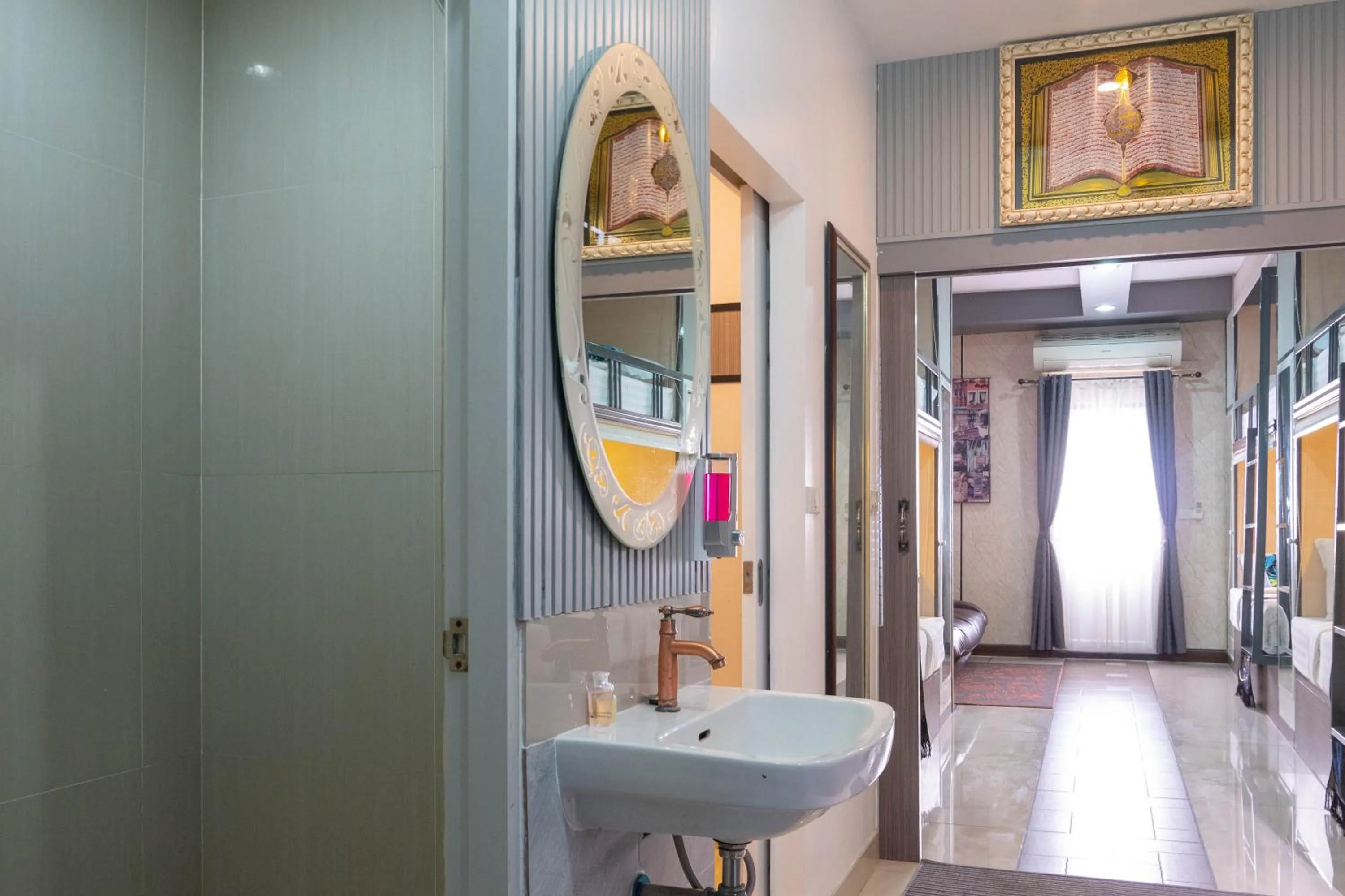 Shower in Usman Halal Home