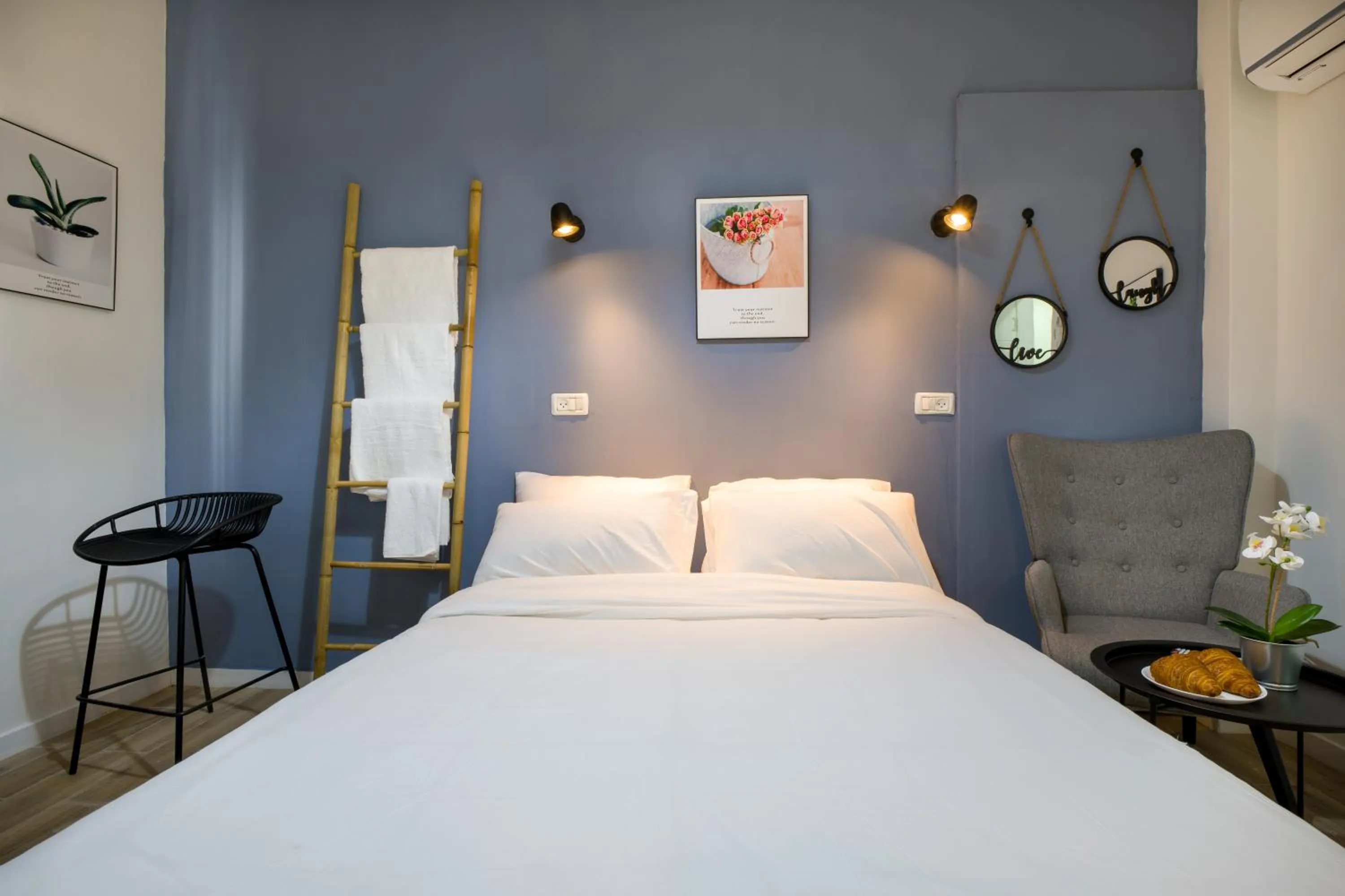 Bed in Aju Ben Yehuda 23