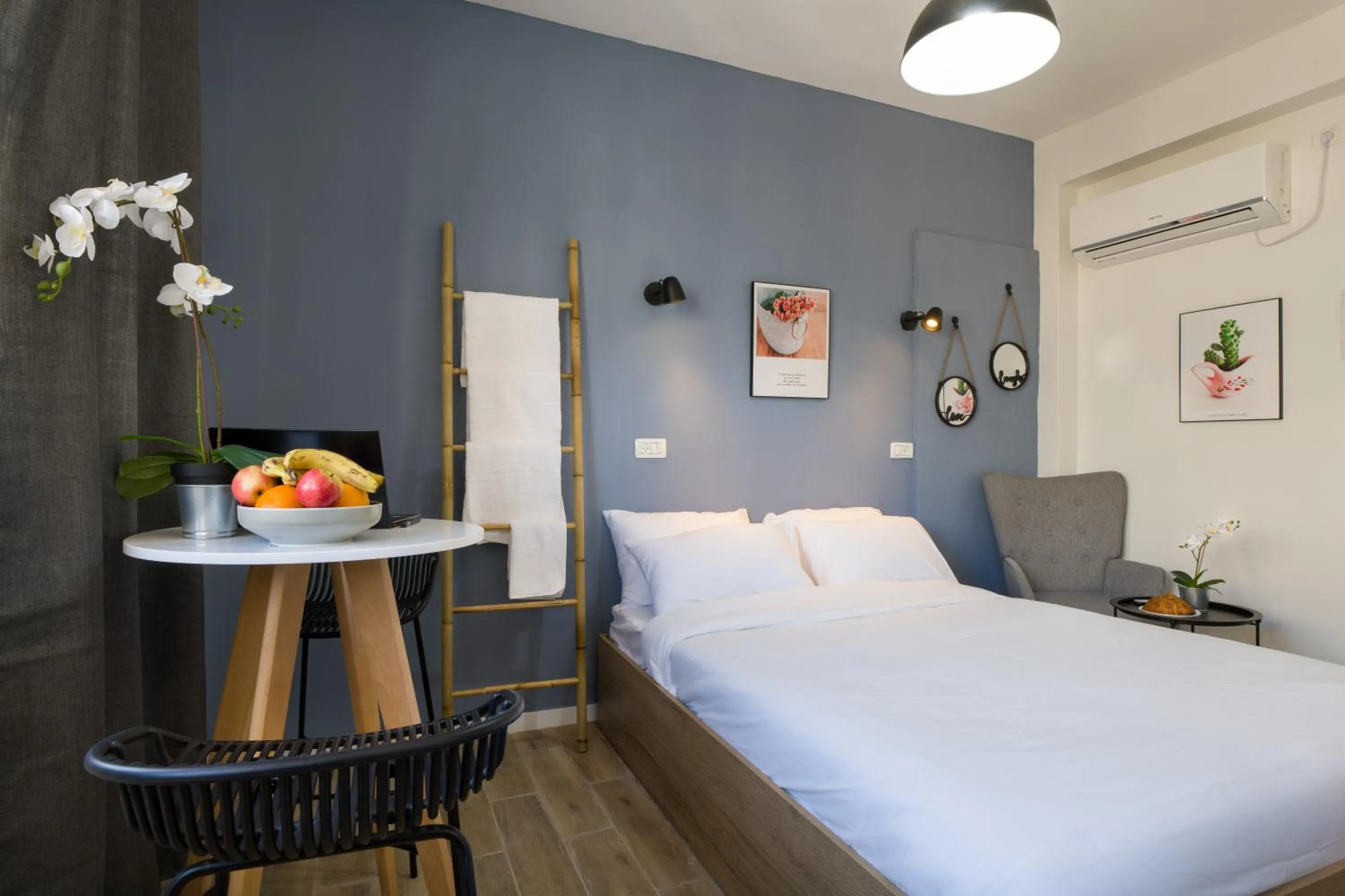 Bed in Aju Ben Yehuda 23