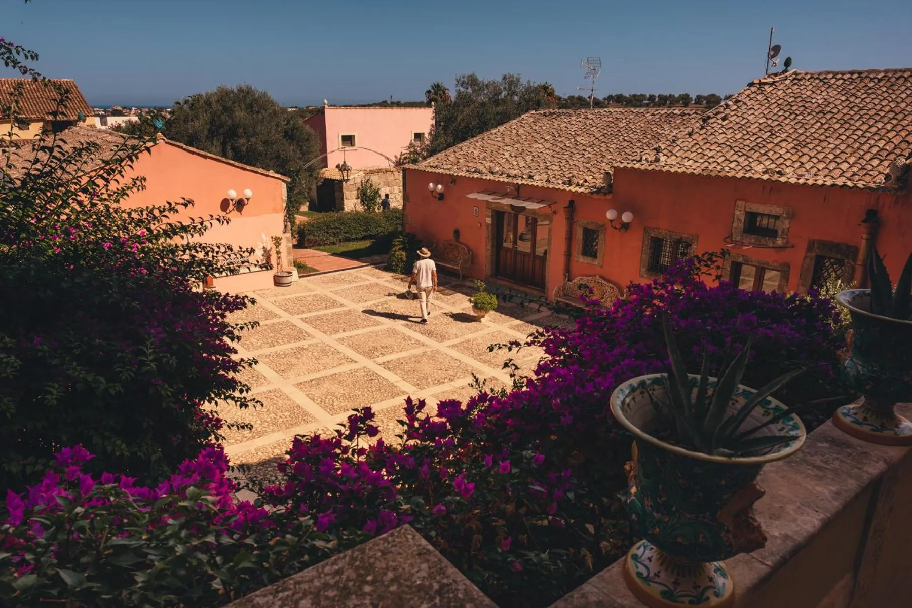 Inner courtyard view in Hotel Villa Giulia