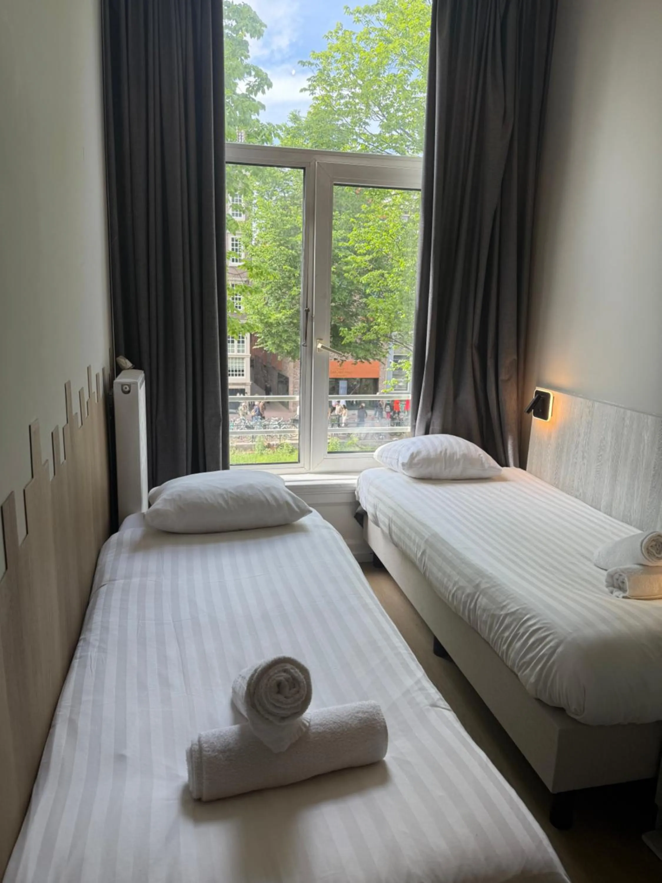 Bedroom, Bed in The Crown Hotel