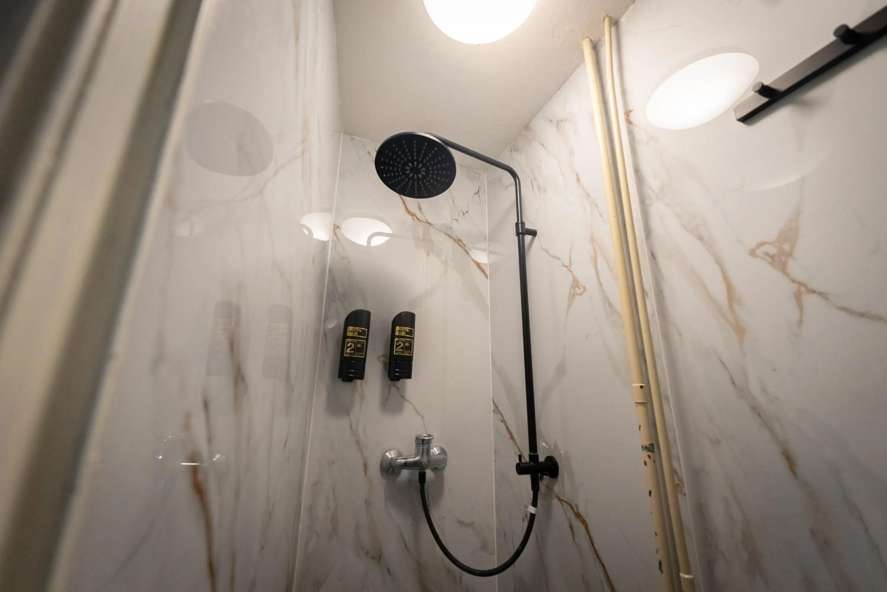 Shower in The Crown Hotel