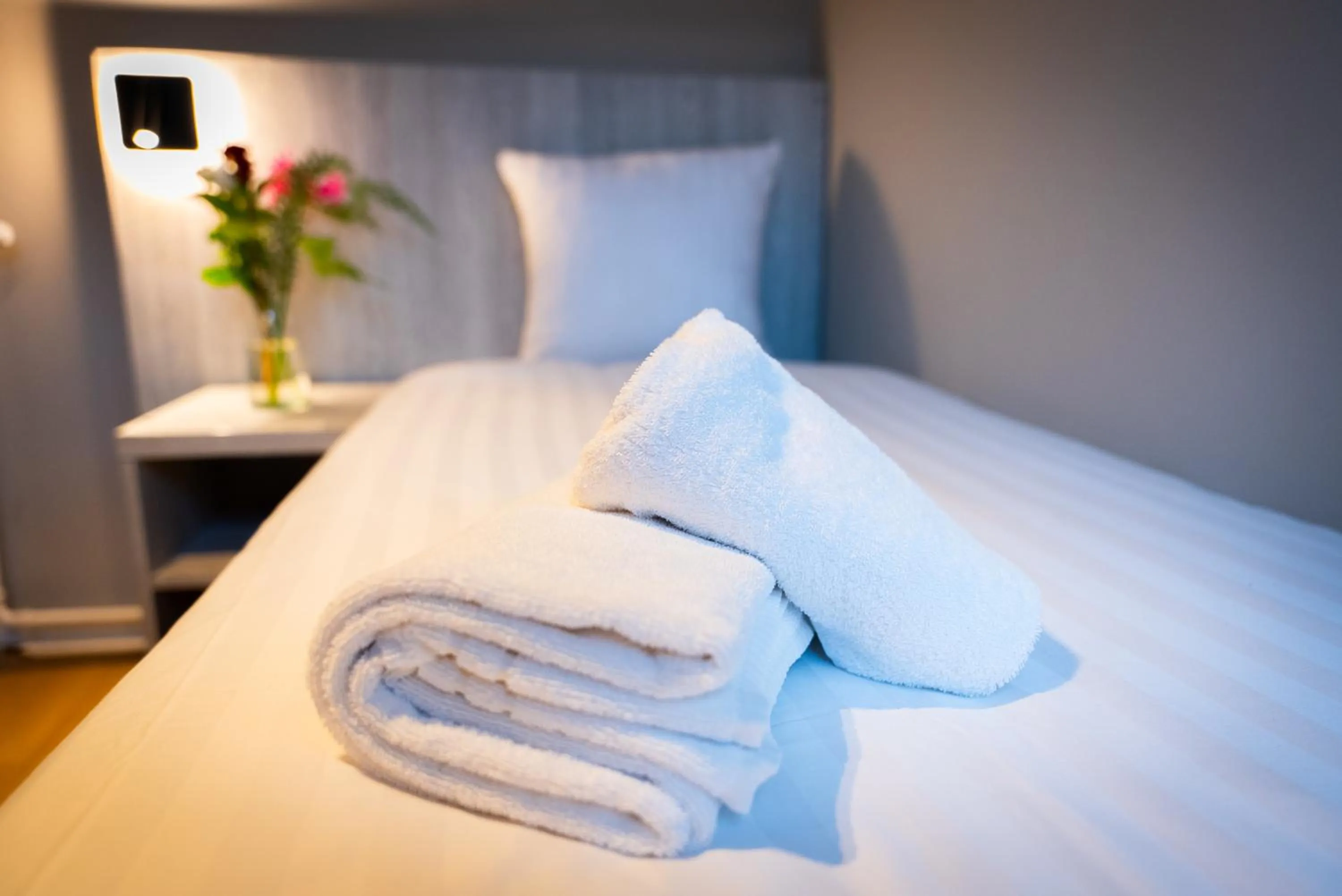 Bedroom, Bed in The Crown Hotel