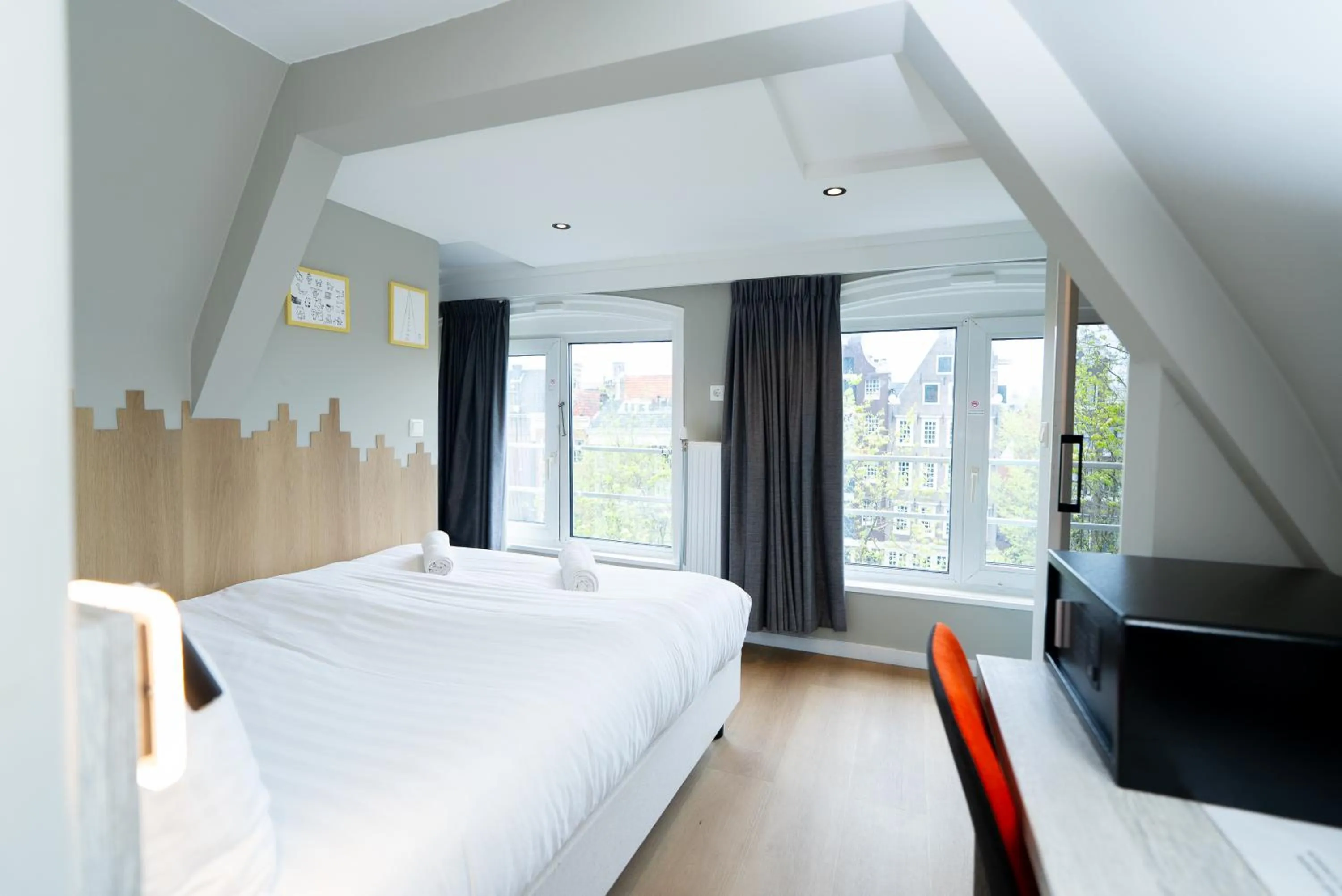 Bedroom, Bed in The Crown Hotel