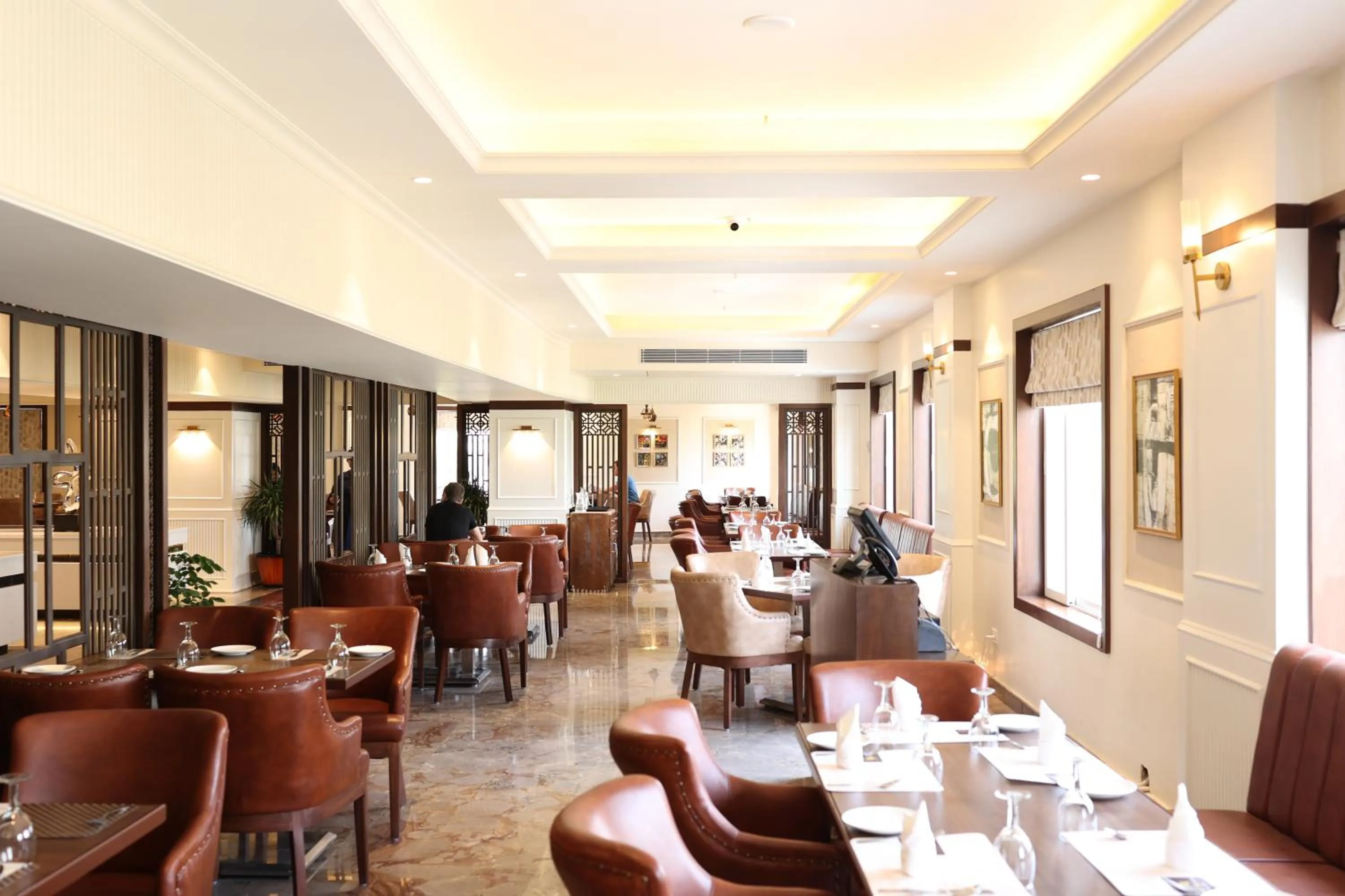 Restaurant/places to eat in Pride Hotel Bhopal