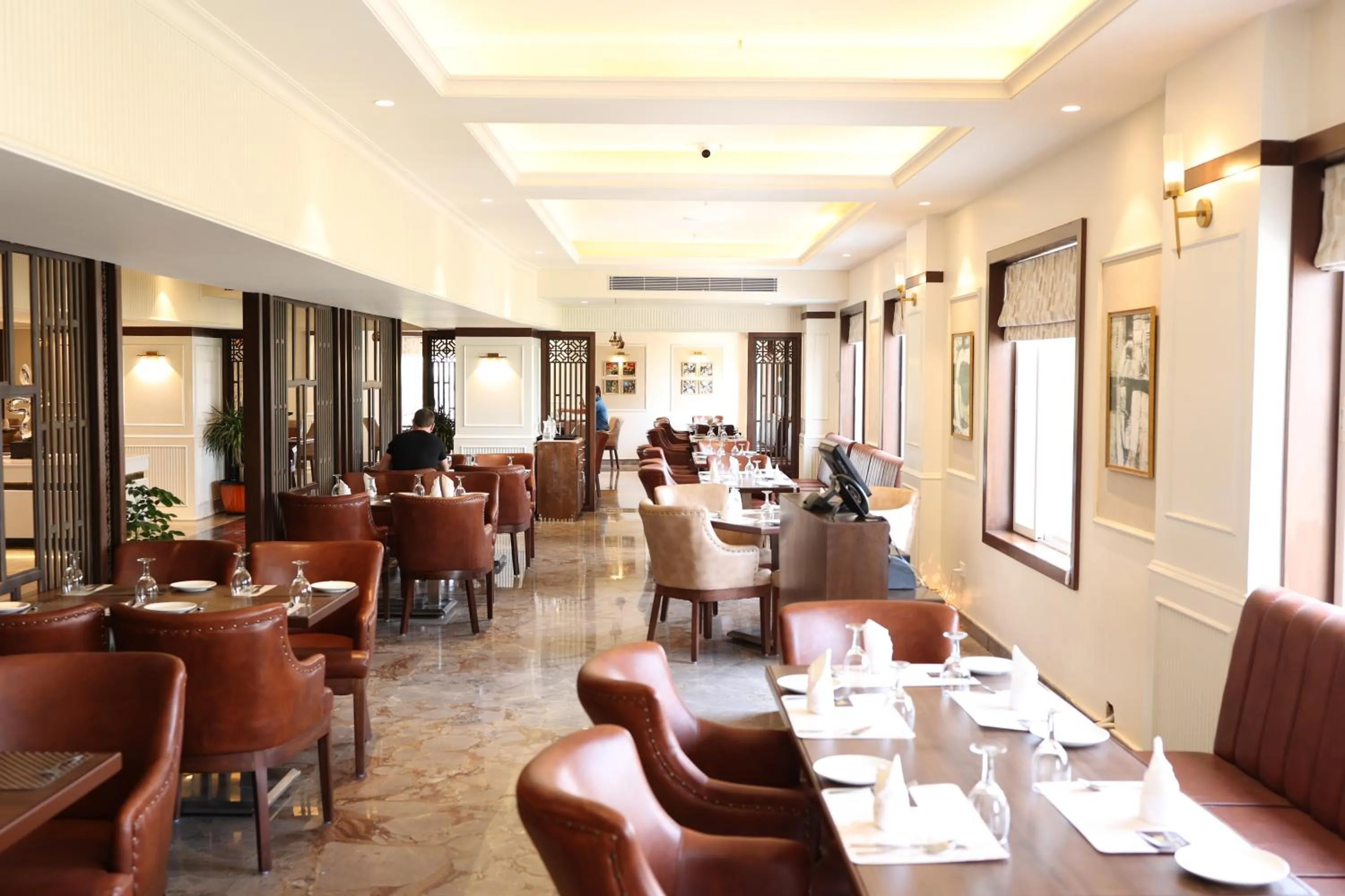 Restaurant/places to eat in Pride Hotel Bhopal