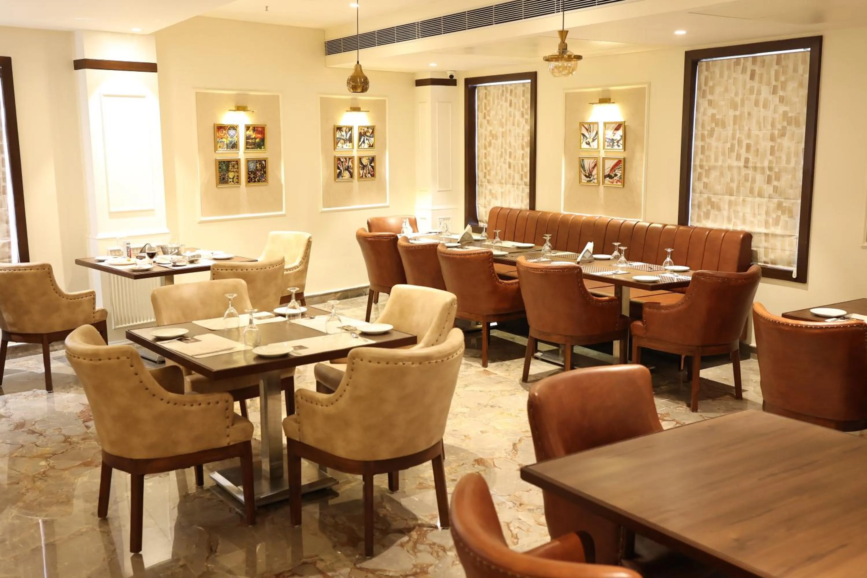 Restaurant/places to eat in Pride Hotel Bhopal