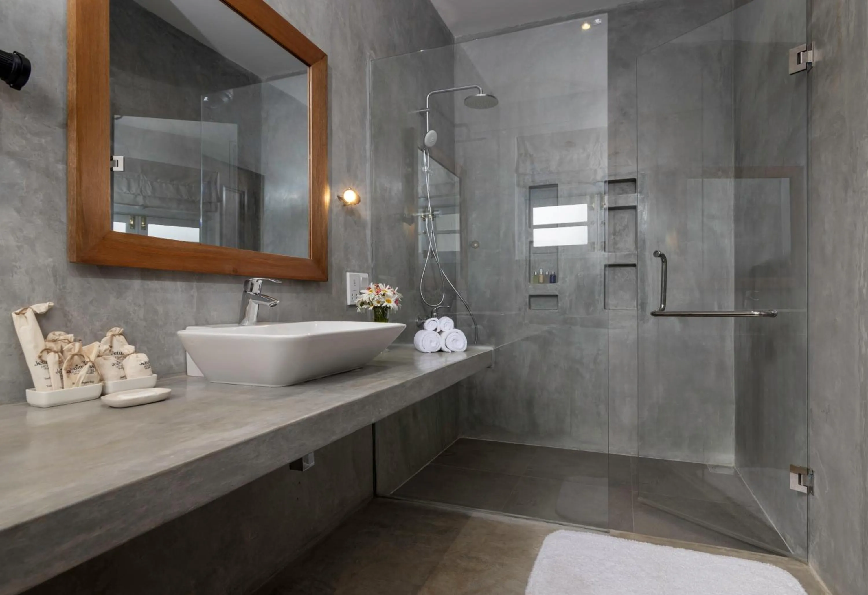 Bathroom in Jetwing Broomfield Bungalow