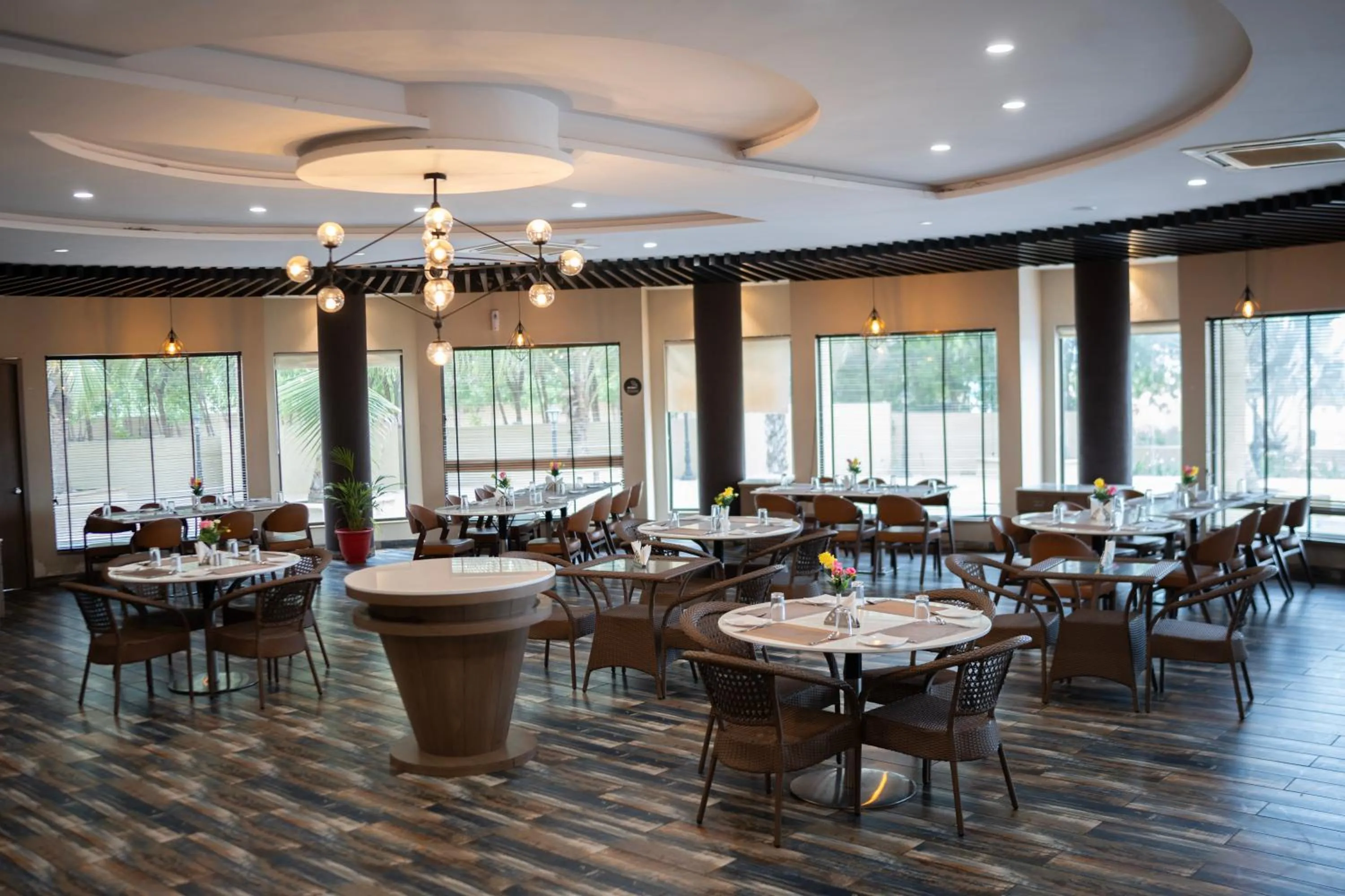 Restaurant/places to eat in Bapu's Resort, Dwarka