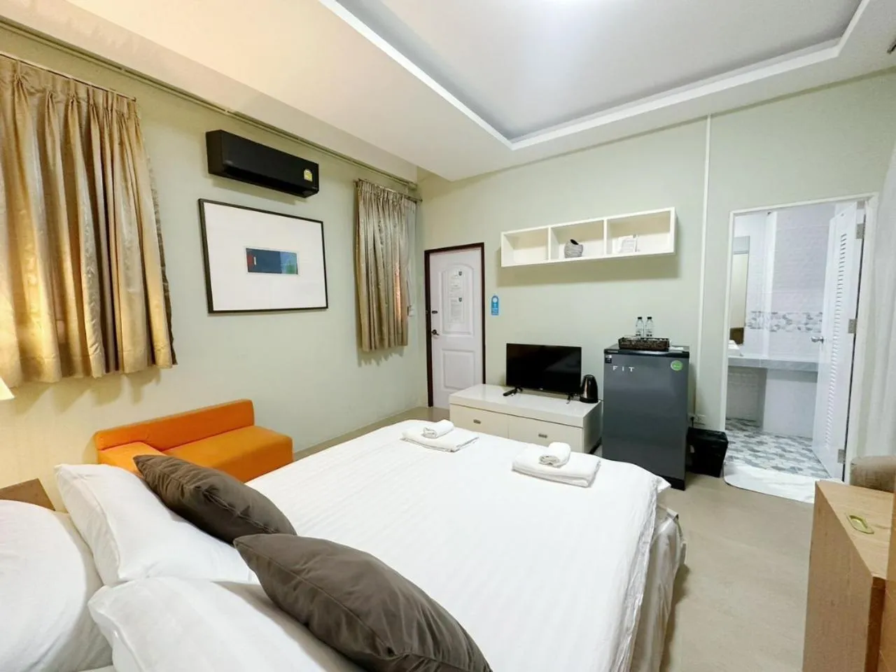 Bedroom, Bed in Daddy Dream Hotel and Residence