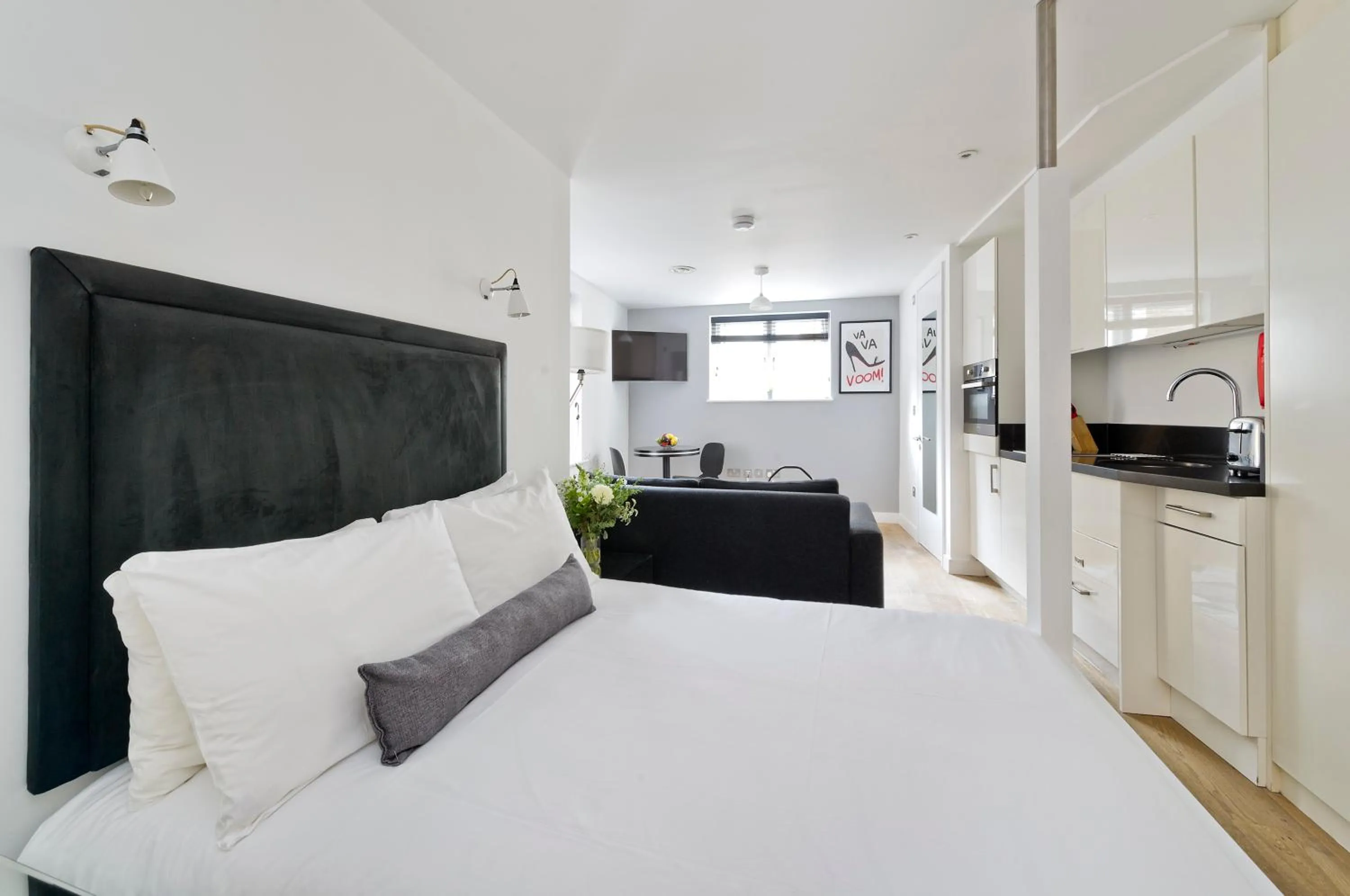 Kitchen or kitchenette, Bed in Crane Court by City2Stay