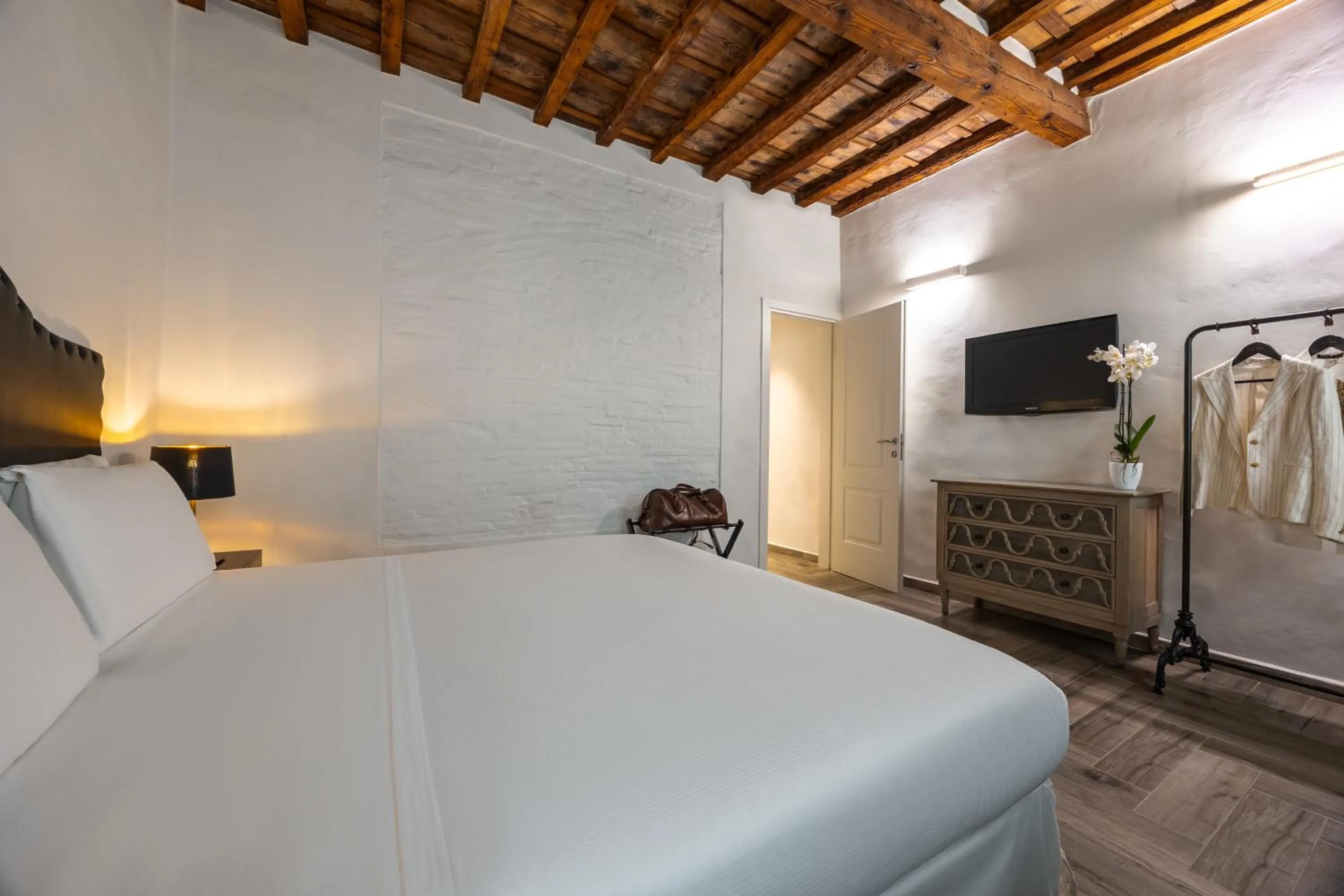 Living room, Bed in Globus Urban Hotel