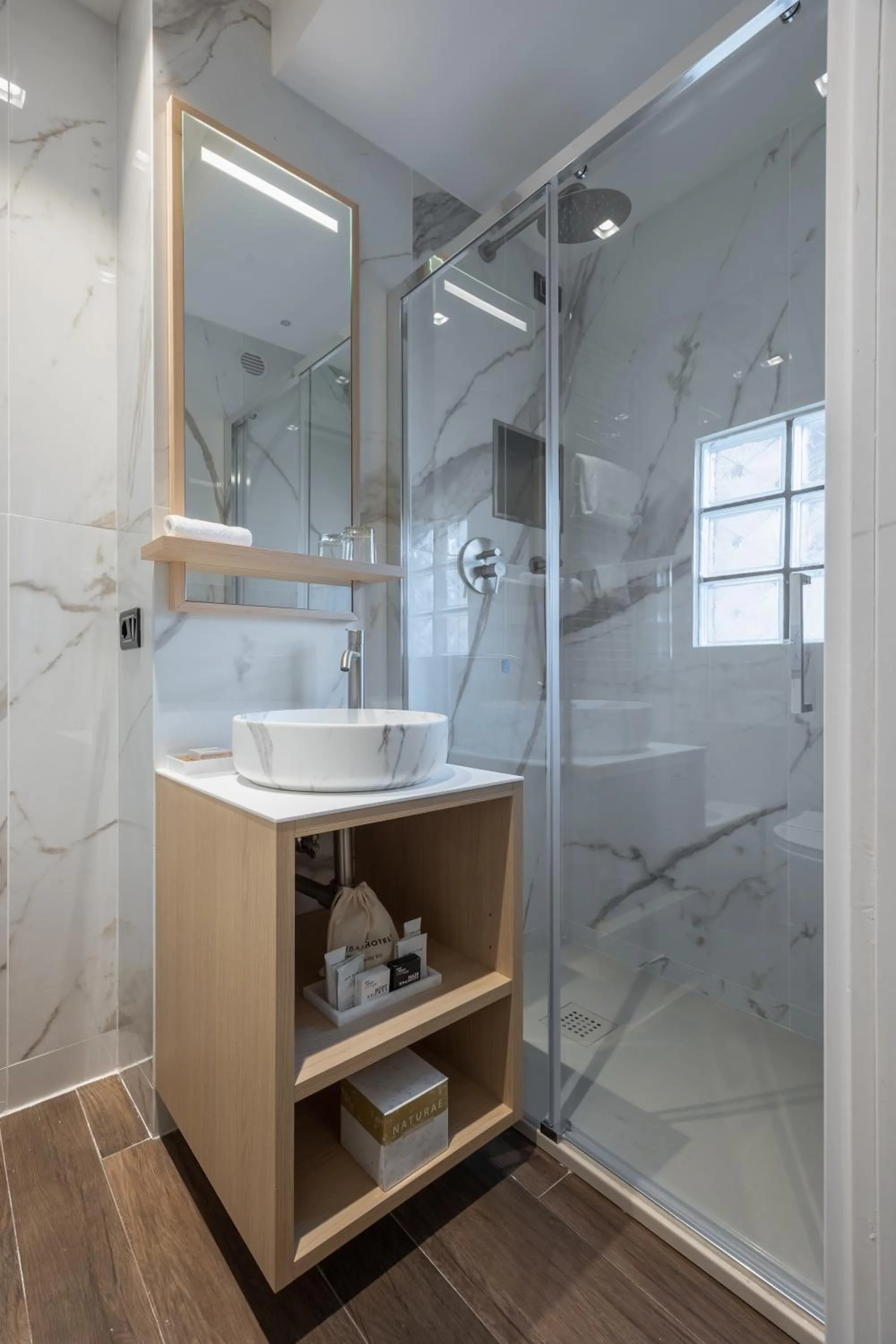 Shower in Globus Urban Hotel