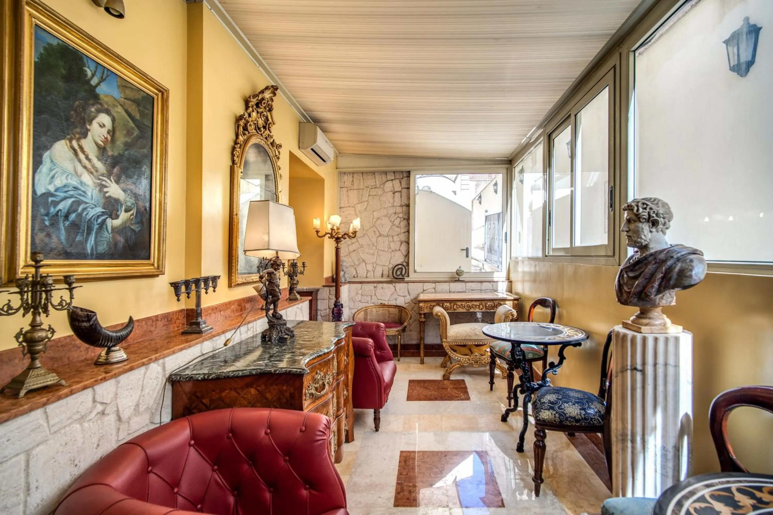 Seating area in Hotel Aurelius