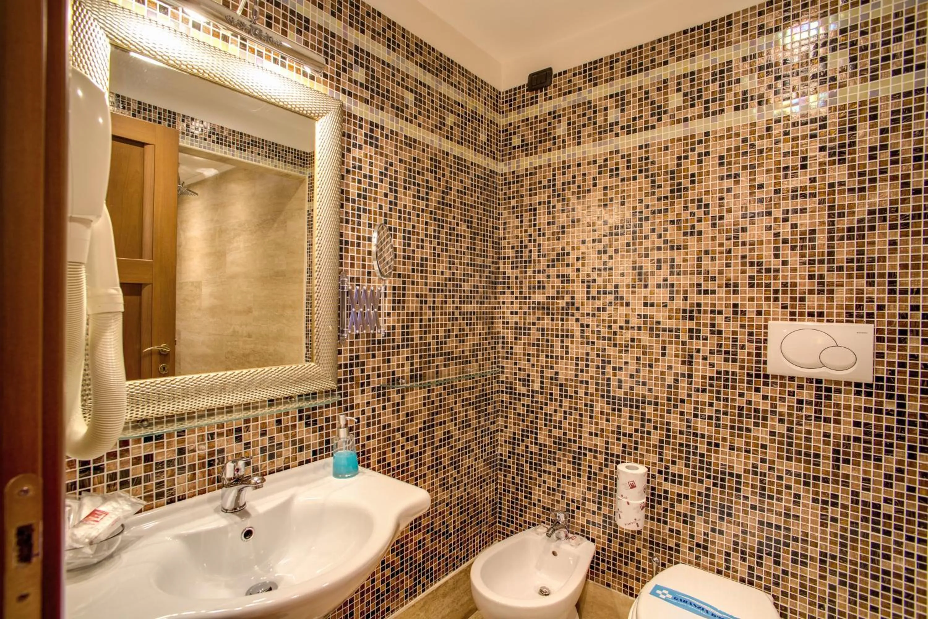 Toilet in Hotel Aurelius