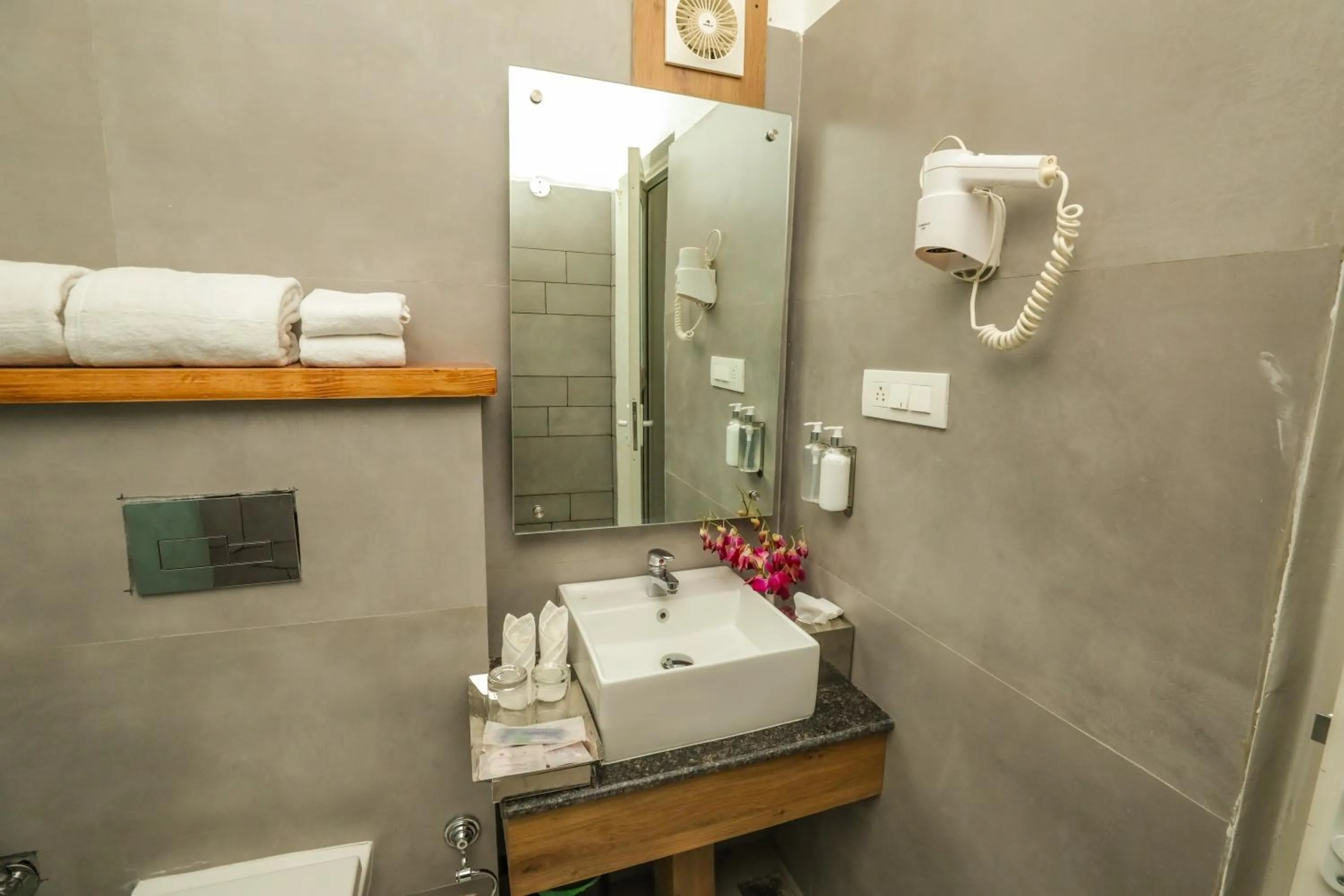 Toilet in Regenta Resort Exotica Dharamshala on Hilltop