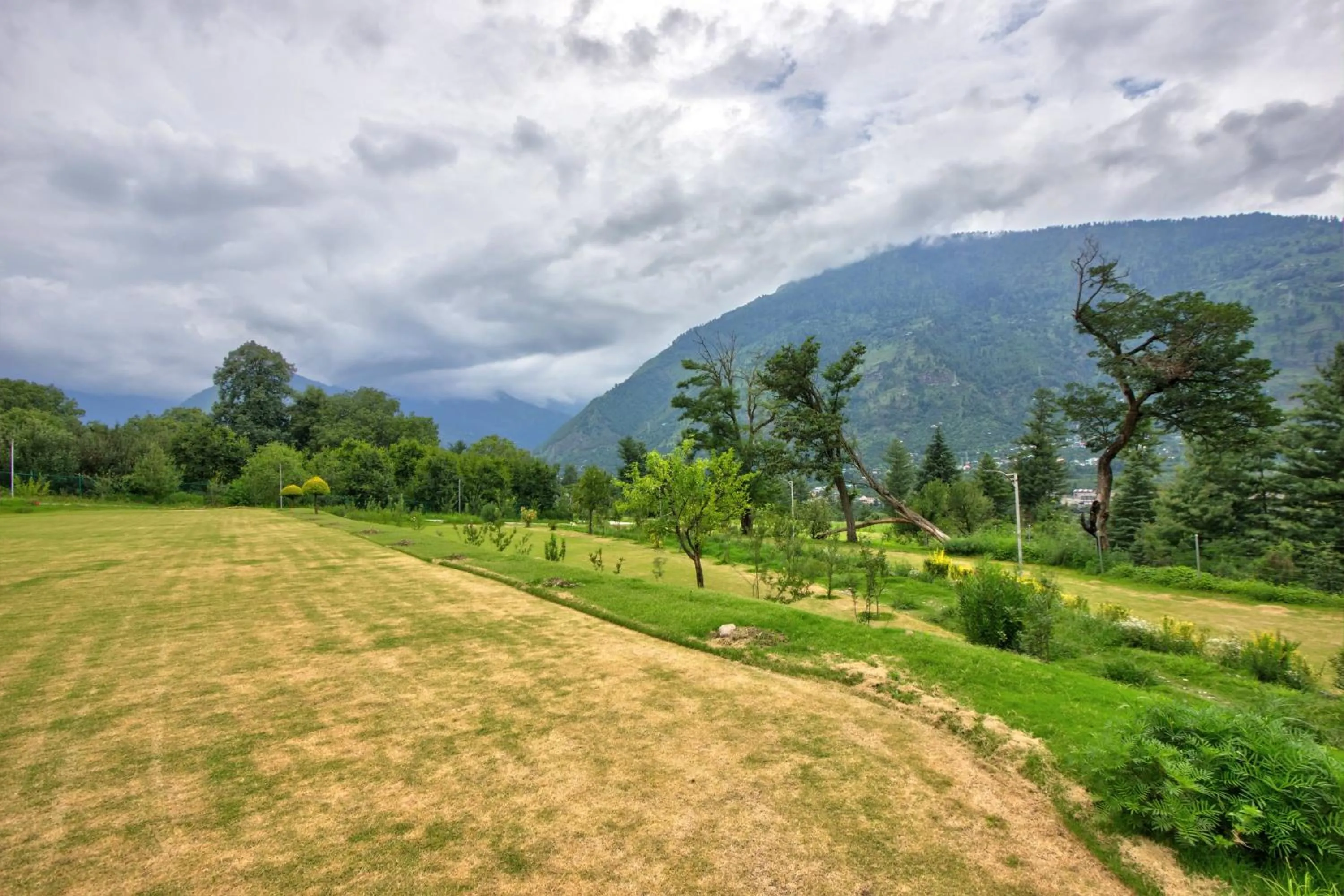 Garden in Anand Vardhan Resorts