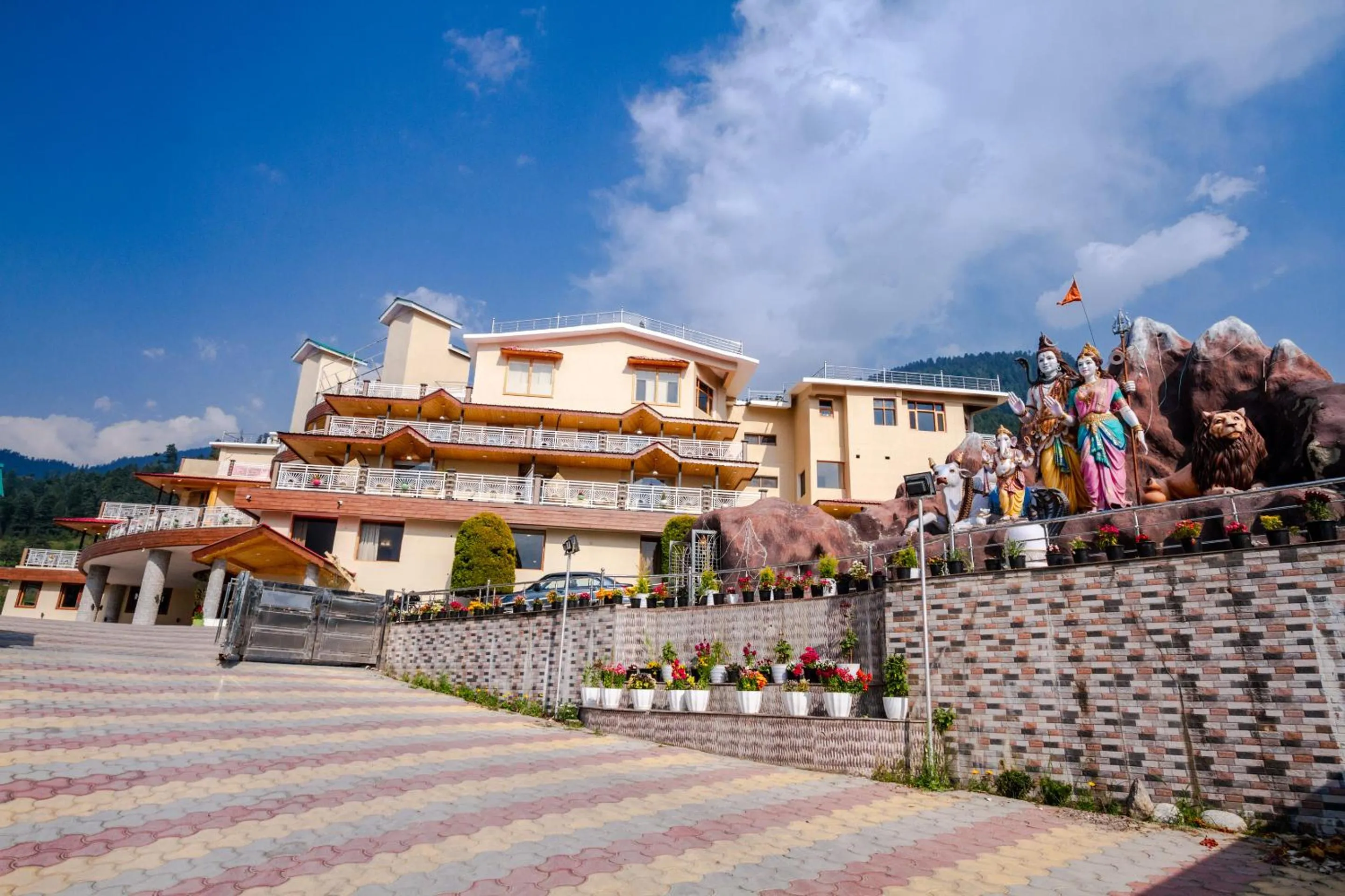 Facade/entrance in Anand Vardhan Resorts