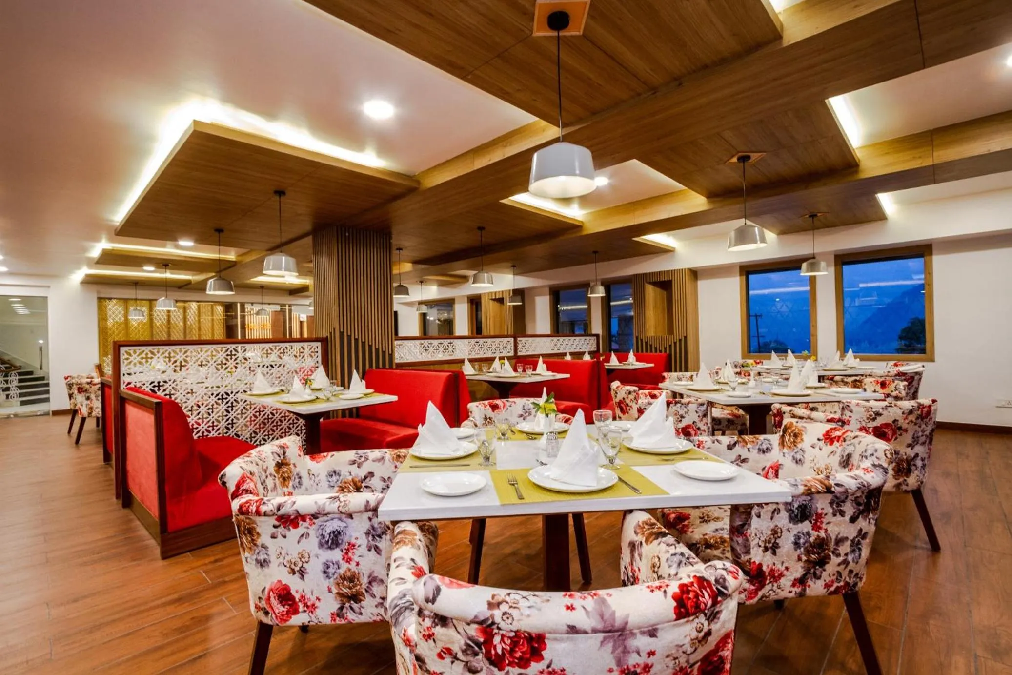 Restaurant/places to eat in Anand Vardhan Resorts