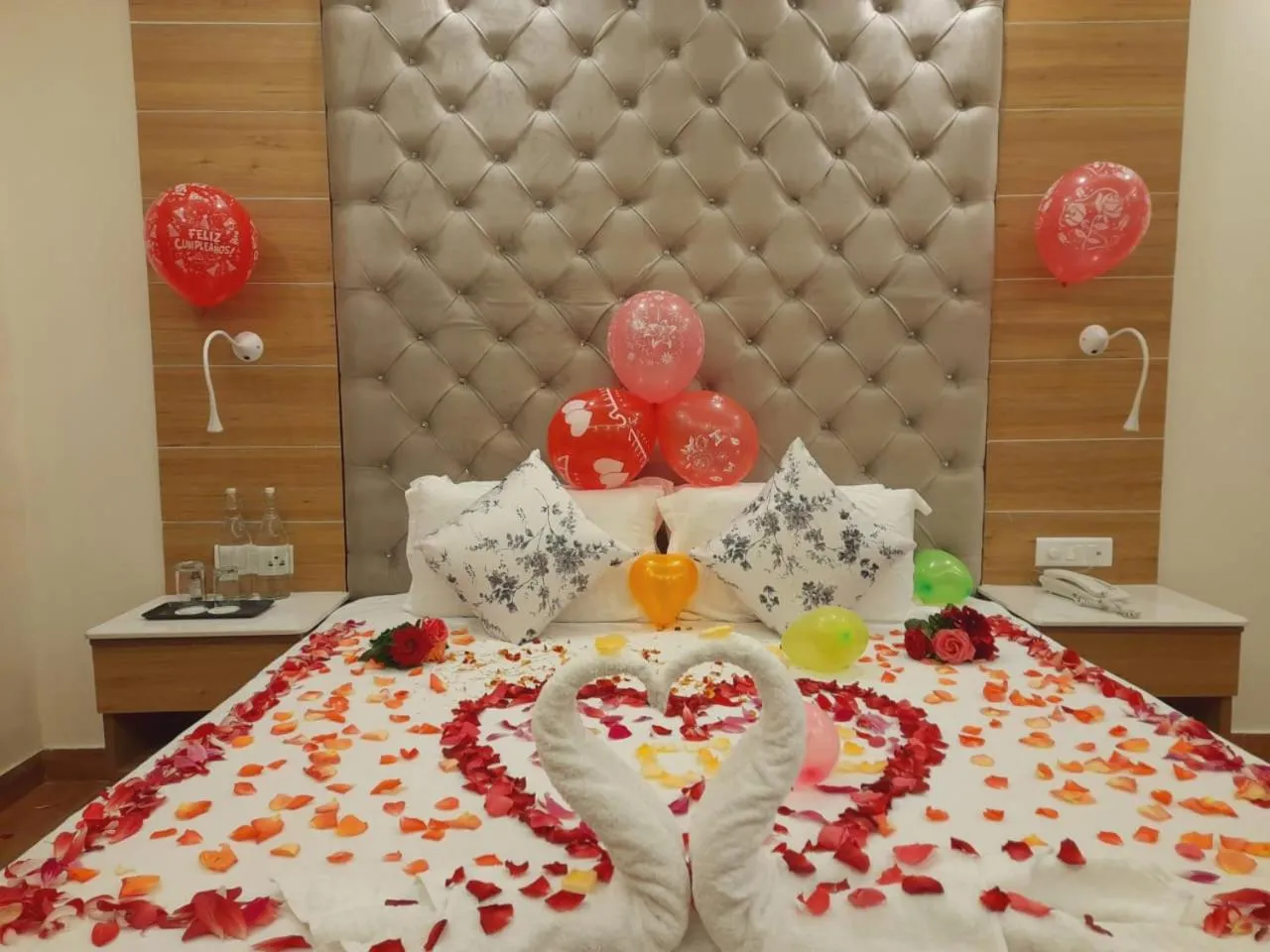 Bed in Anand Vardhan Resorts