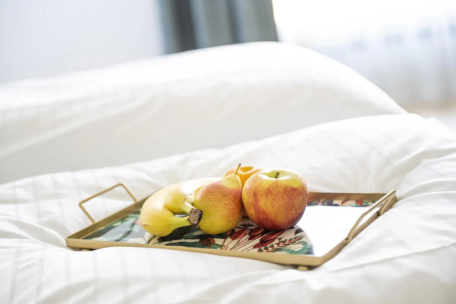 Bed in Snooze Apartments Alling