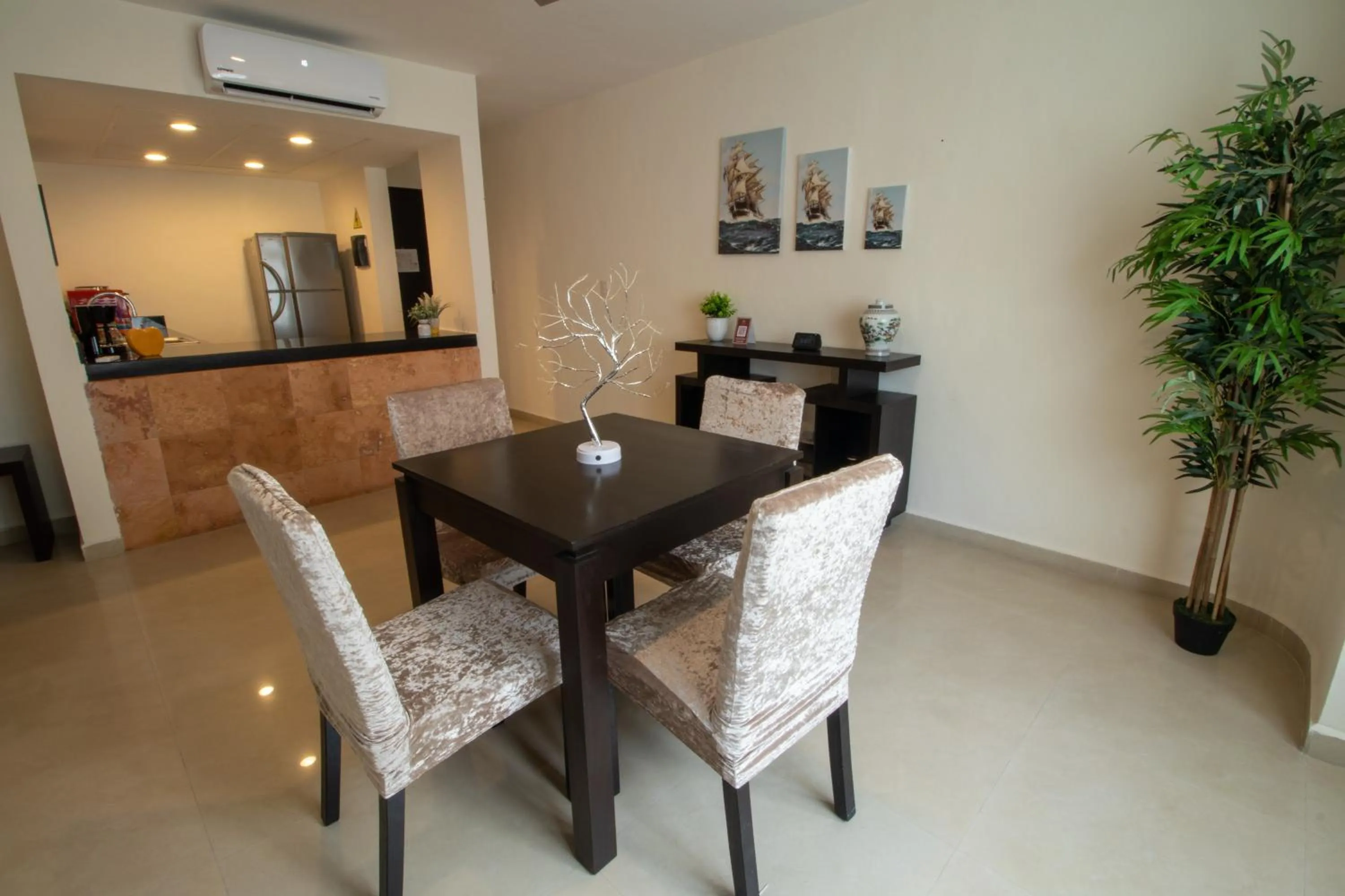 Dining area in Hotel Villas Segovia Playa del Carmen
