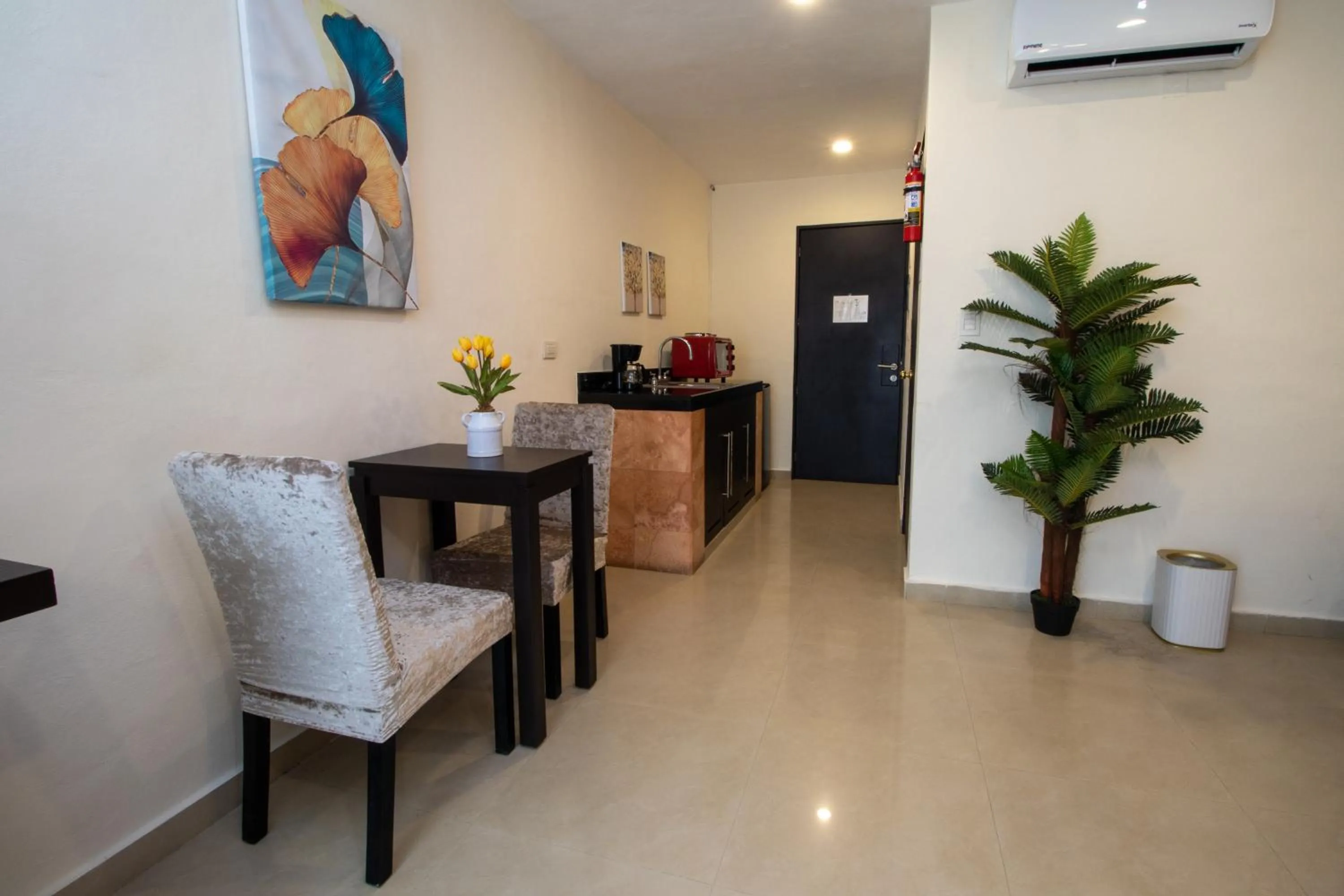 Dining area in Hotel Villas Segovia Playa del Carmen