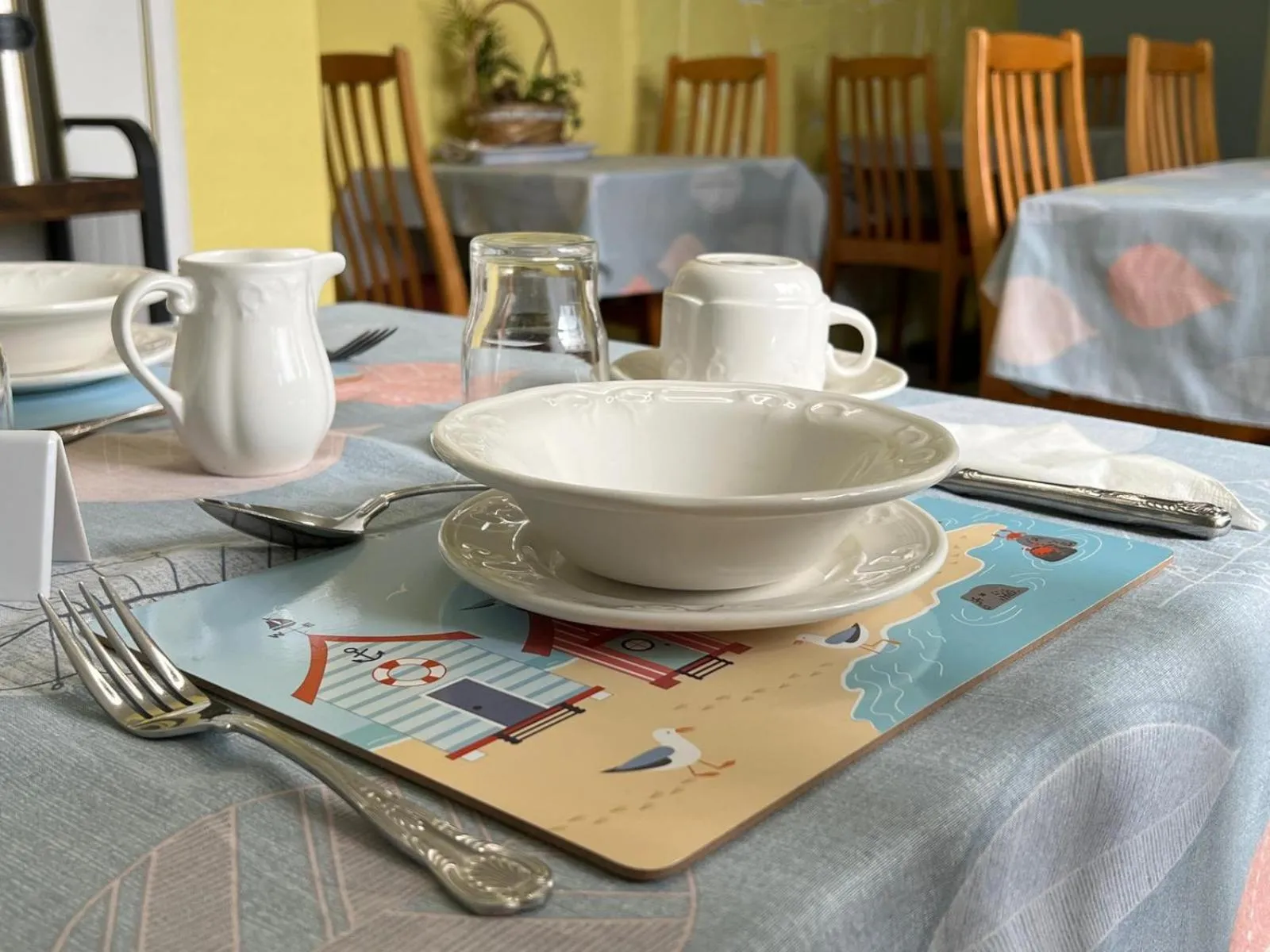Dining area in B&B Near the Sea