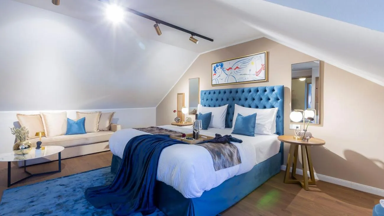 Bed in Delphi Hotel & Restaurant