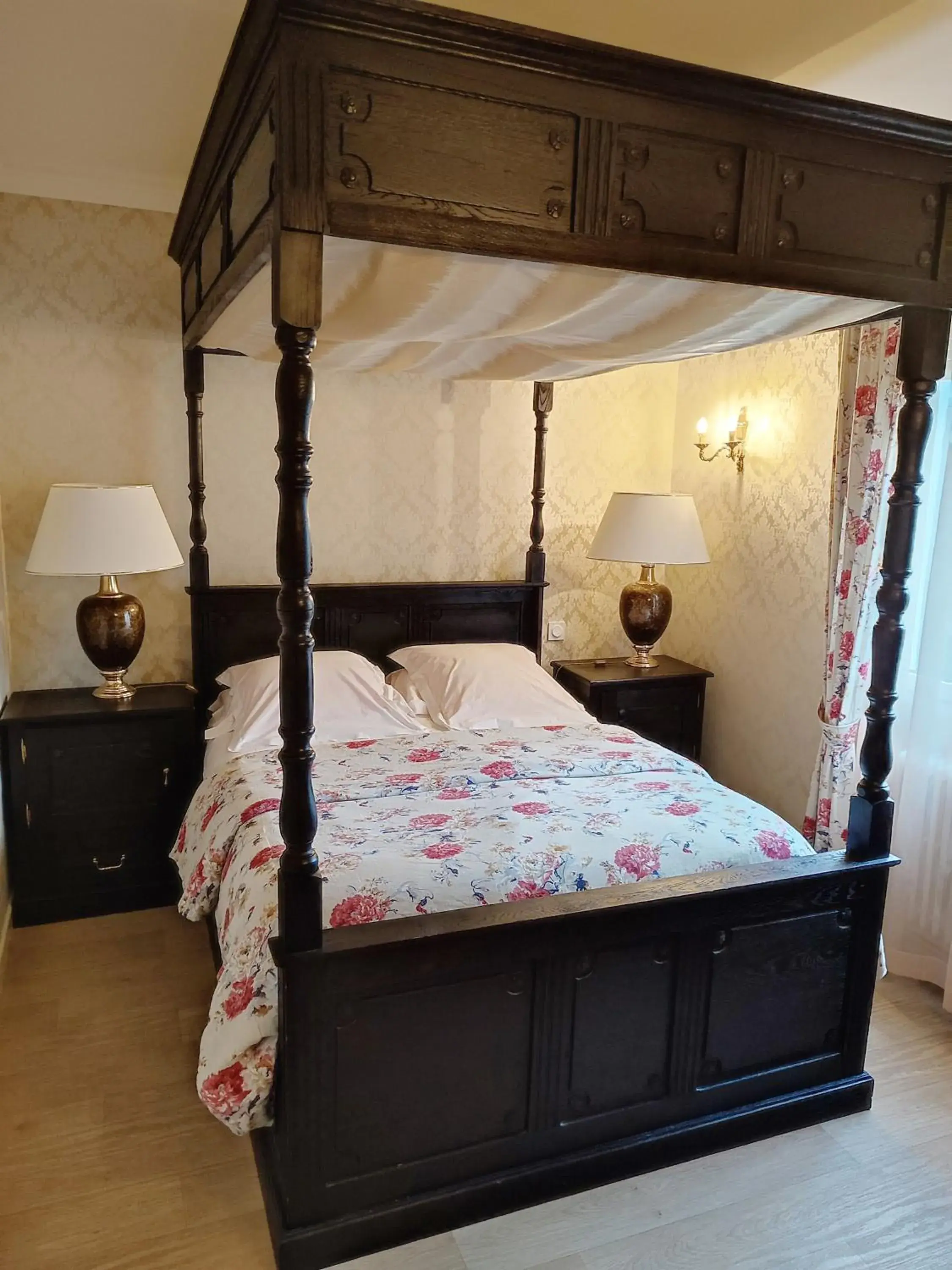 Triple Room in l'Auberge des Gourmets Hôtel Restaurant Triple Room in l'Auberge des Gourmets Hôtel Restaurant